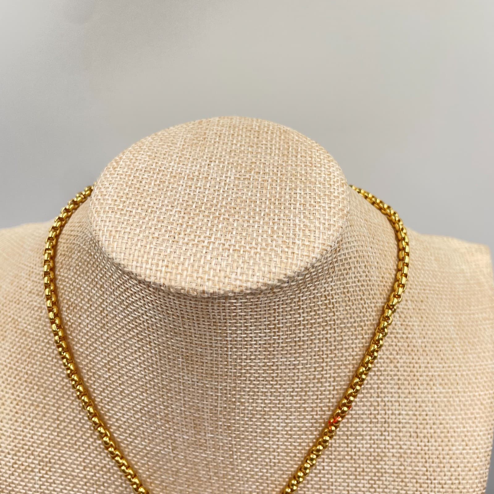 VTG Gold-Tone Mother of Pearls Rhinestone Embellished Teardrop Pendant Necklace - Thumbnail 2