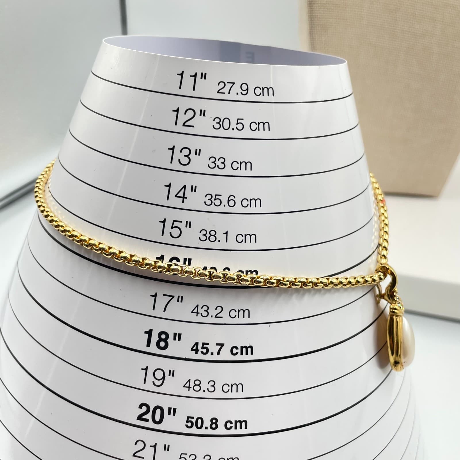 VTG Gold-Tone Mother of Pearls Rhinestone Embellished Teardrop Pendant Necklace - Thumbnail 8