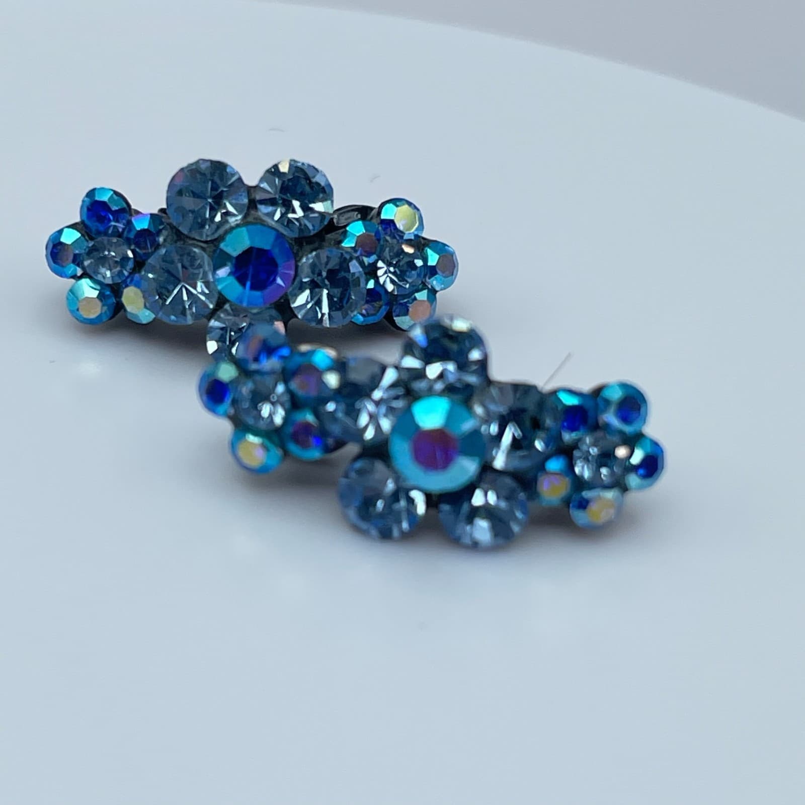 Vintage 80s Blue Aurora Borealis Glass Cluster Clip-On Earrings Fashion Jewelry - Thumbnail 2