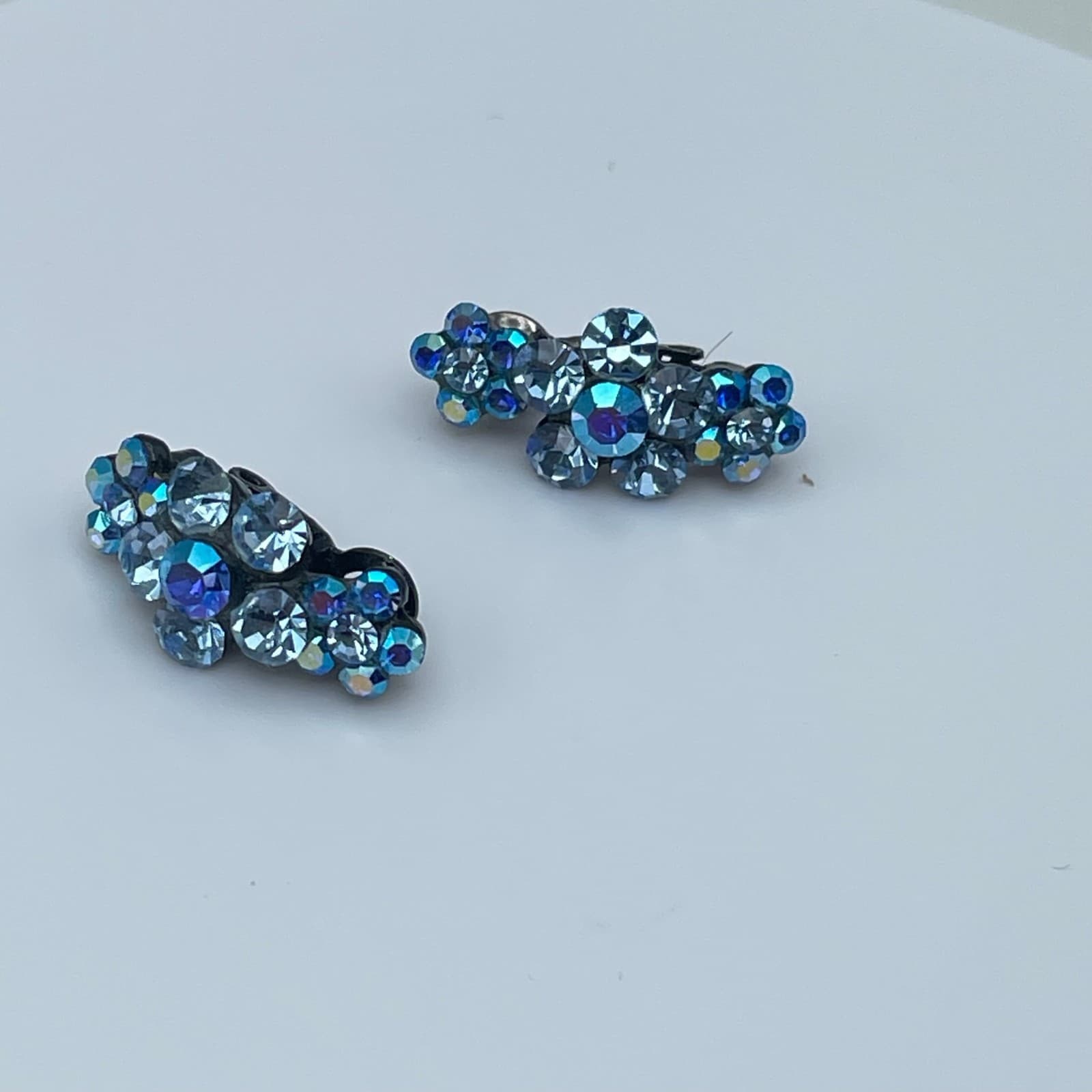Vintage 80s Blue Aurora Borealis Glass Cluster Clip-On Earrings Fashion Jewelry - Thumbnail 5