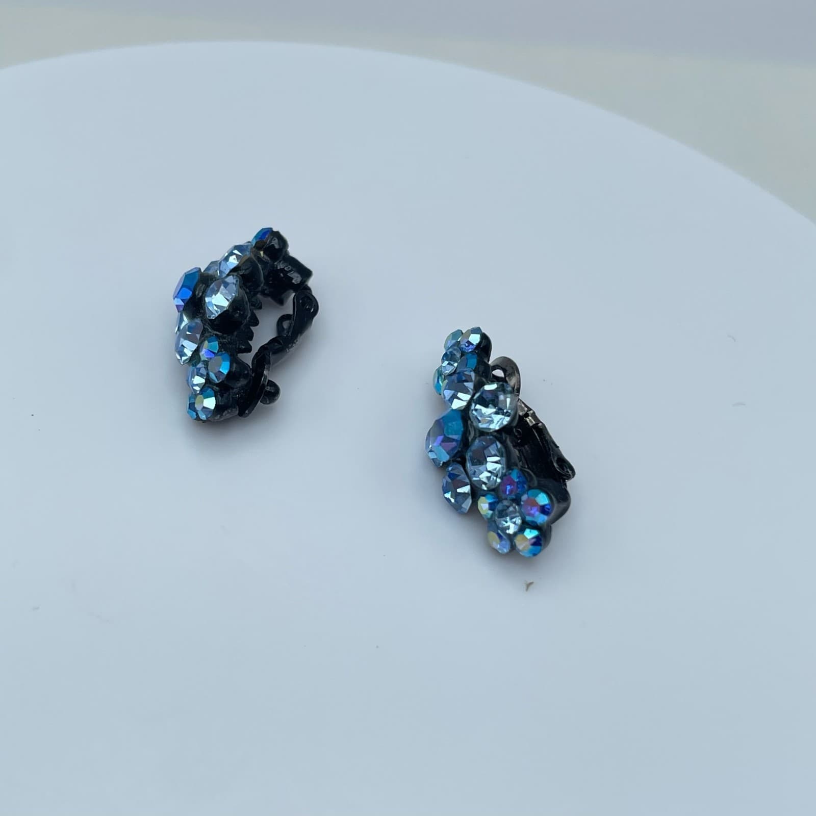 Vintage 80s Blue Aurora Borealis Glass Cluster Clip-On Earrings Fashion Jewelry - Thumbnail 9