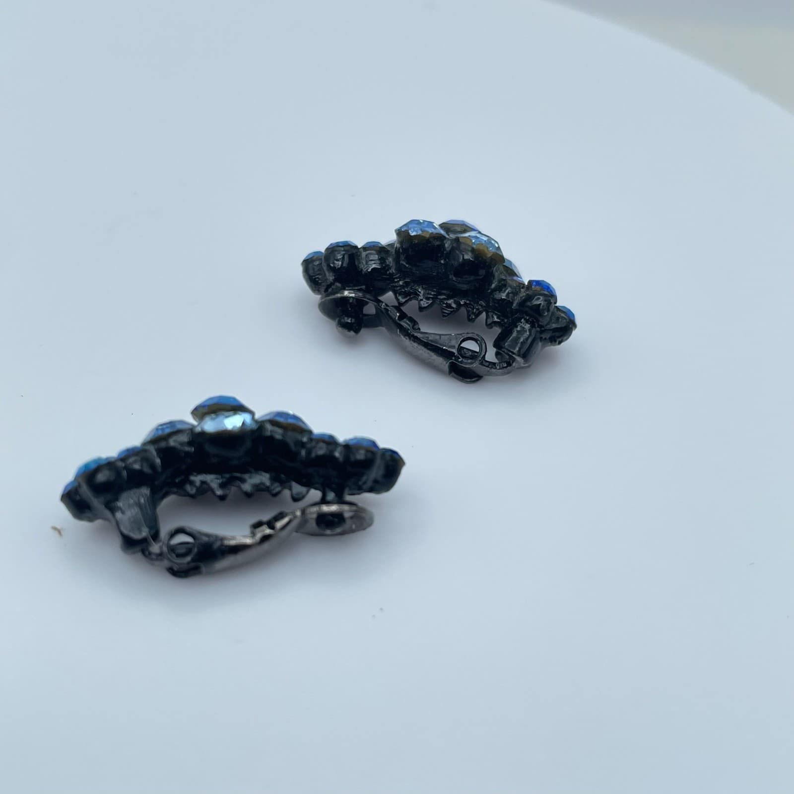 Vintage 80s Blue Aurora Borealis Glass Cluster Clip-On Earrings Fashion Jewelry - Thumbnail 11