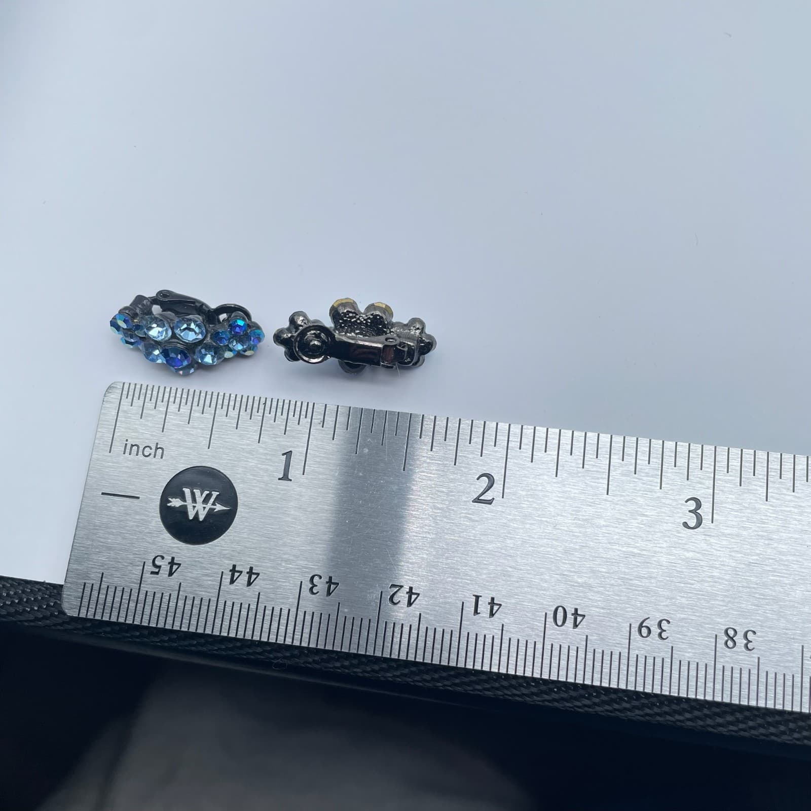 Vintage 80s Blue Aurora Borealis Glass Cluster Clip-On Earrings Fashion Jewelry - Thumbnail 12