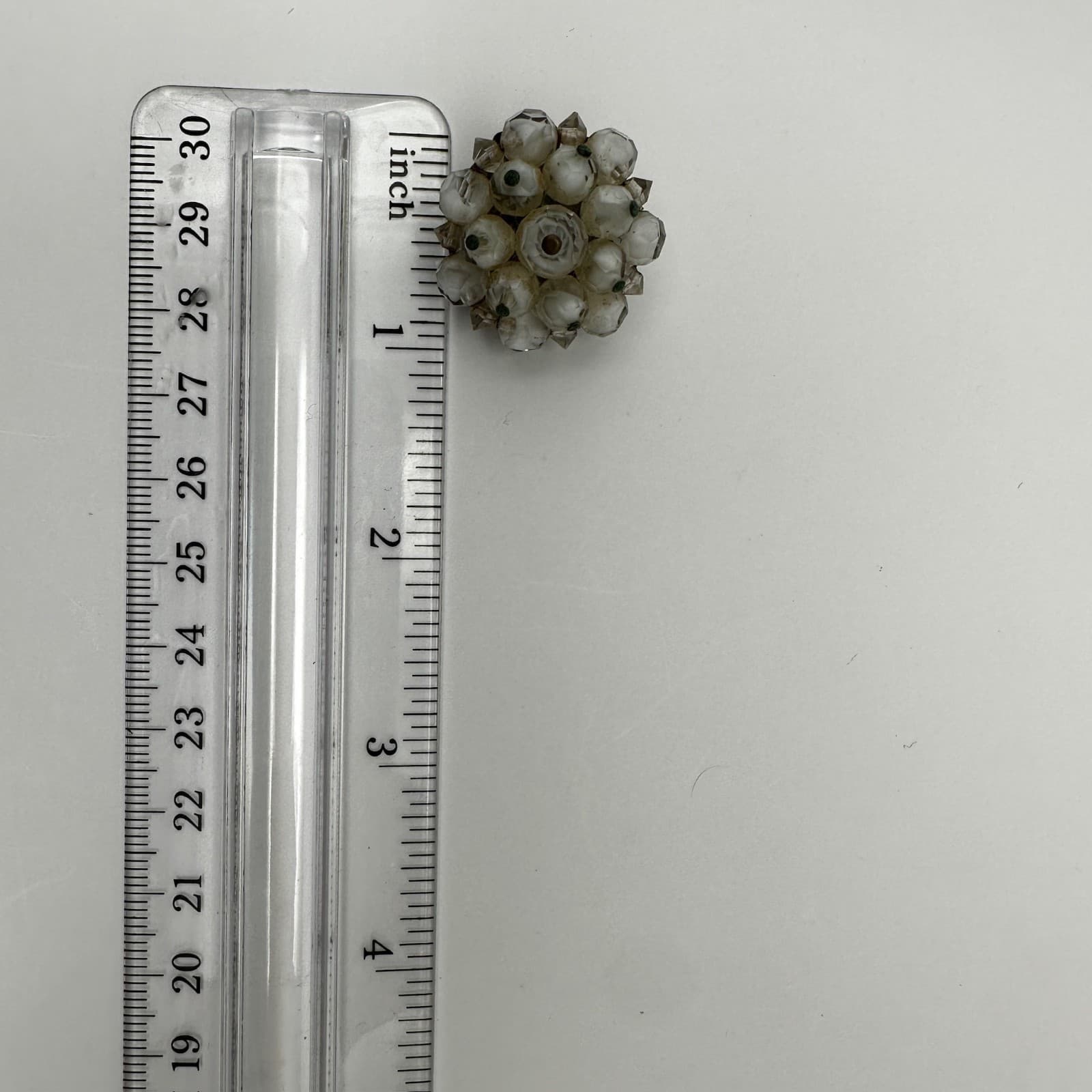 Vintage 90s frosted white faceted glass bead cluster clip-on earrings Jewelry - Thumbnail 7