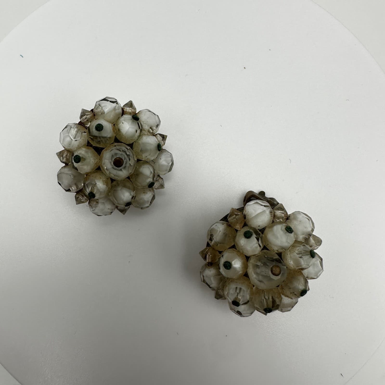 Vintage 90s frosted white faceted glass bead cluster clip-on earrings Jewelry - Thumbnail 2