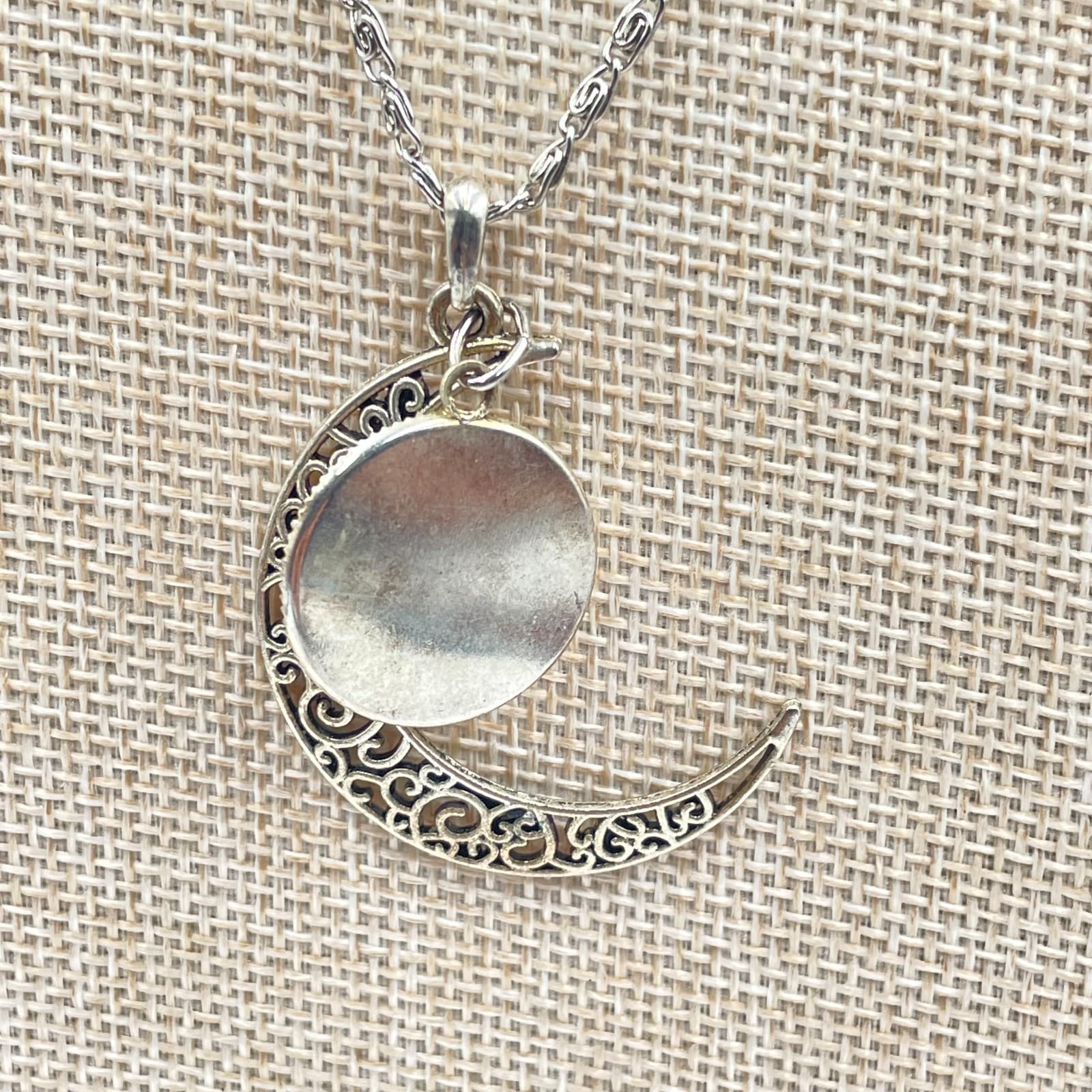 Vintage Silver-Tone Celestial Boho Disc Filigree Crescent Moon Pendant Necklace - Thumbnail 5