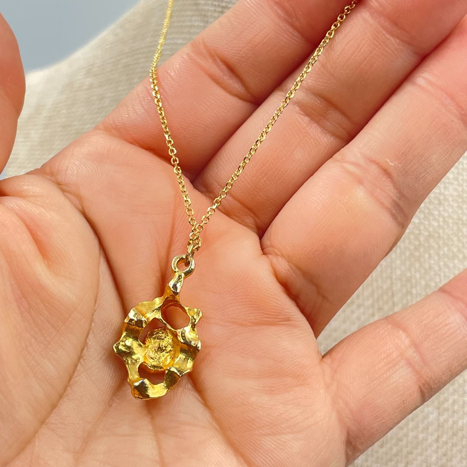 Fashion Gold-Tone Chain Classic Metal Nugget-Shaped Pendant Push Lock Necklace - Thumbnail 5