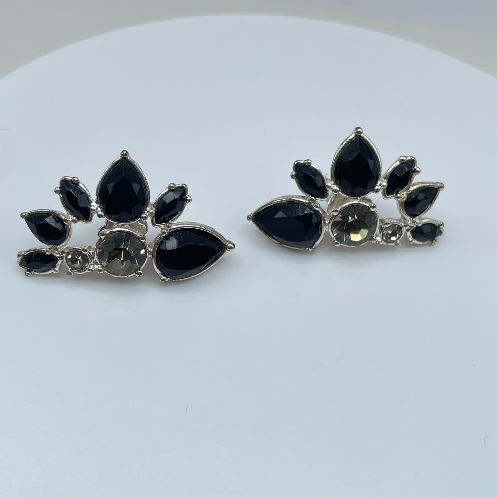 Vintage 90s Silver Tone Black Teardrop Glass Fan Statement Stud Earrings Jewelry - Image 1