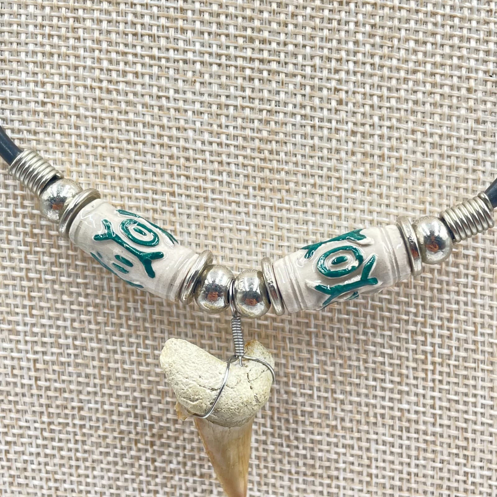 Y2K Bohemian Beachwear Black Cord Wire-Wrapped Shark Tooth Pendant Necklace - Thumbnail 3