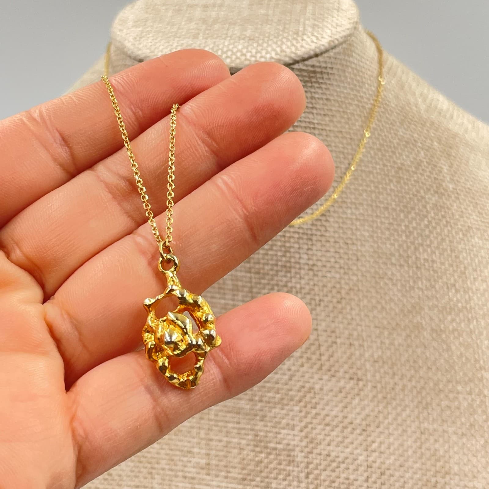 Fashion Gold-Tone Chain Classic Metal Nugget-Shaped Pendant Push Lock Necklace - Thumbnail 4