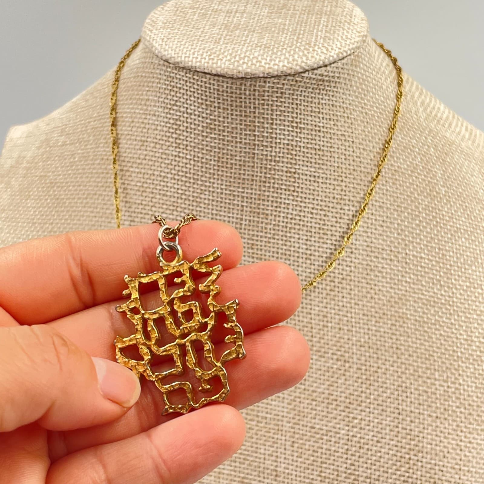 Vintage Gold-Tone Cultural Rope Chain Hebrew Shalom Pendant Push Lock Necklace - Thumbnail 3