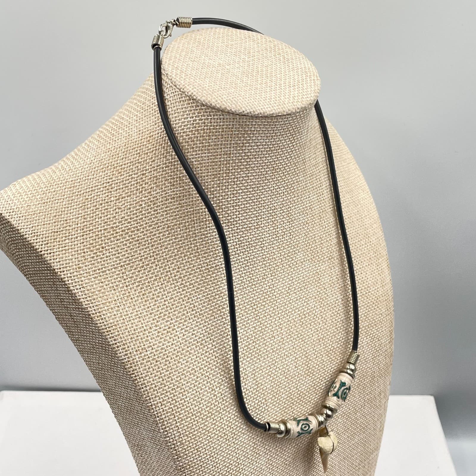 Y2K Bohemian Beachwear Black Cord Wire-Wrapped Shark Tooth Pendant Necklace - Thumbnail 6