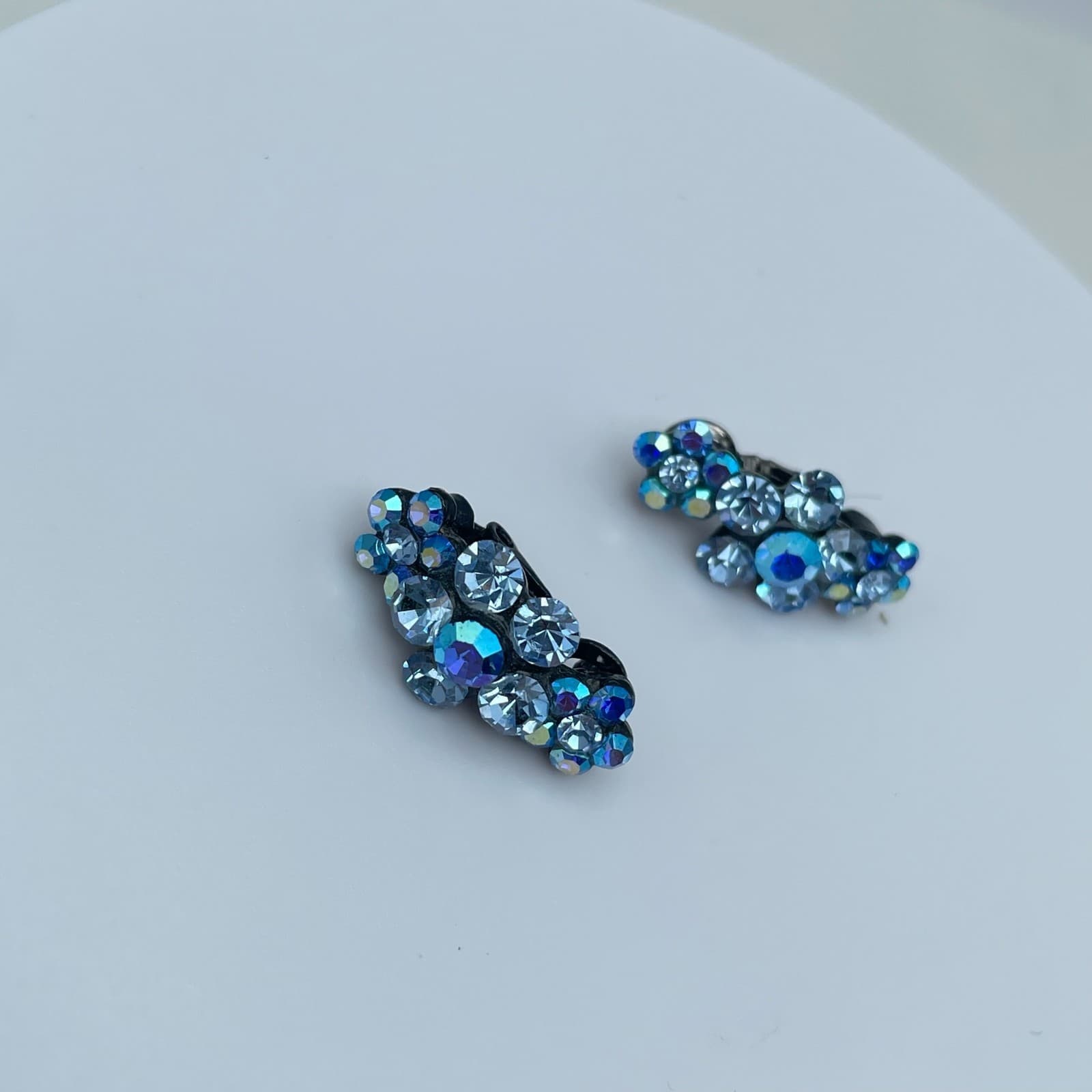 Vintage 80s Blue Aurora Borealis Glass Cluster Clip-On Earrings Fashion Jewelry - Thumbnail 6