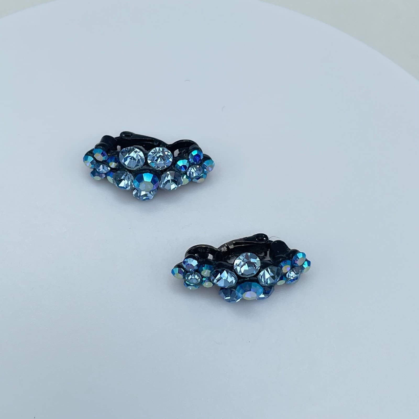 Vintage 80s Blue Aurora Borealis Glass Cluster Clip-On Earrings Fashion Jewelry - Thumbnail 4