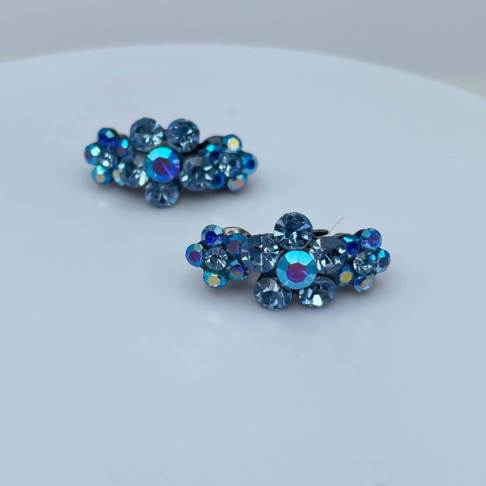 Vintage 80s Blue Aurora Borealis Glass Cluster Clip-On Earrings Fashion Jewelry - Thumbnail 3