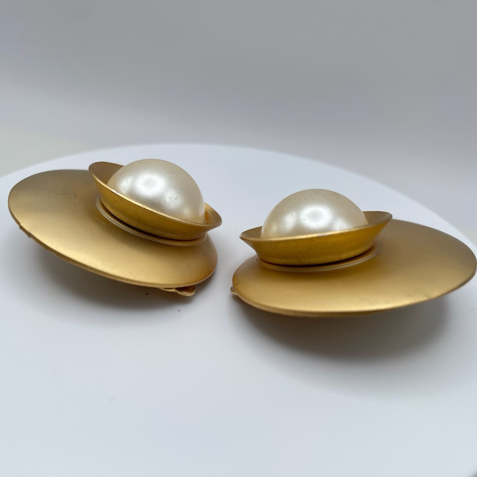 Vintage 80s Gold Tone Abstract Nautilus Shell Faux Pearl Statement Earrings - Thumbnail 9