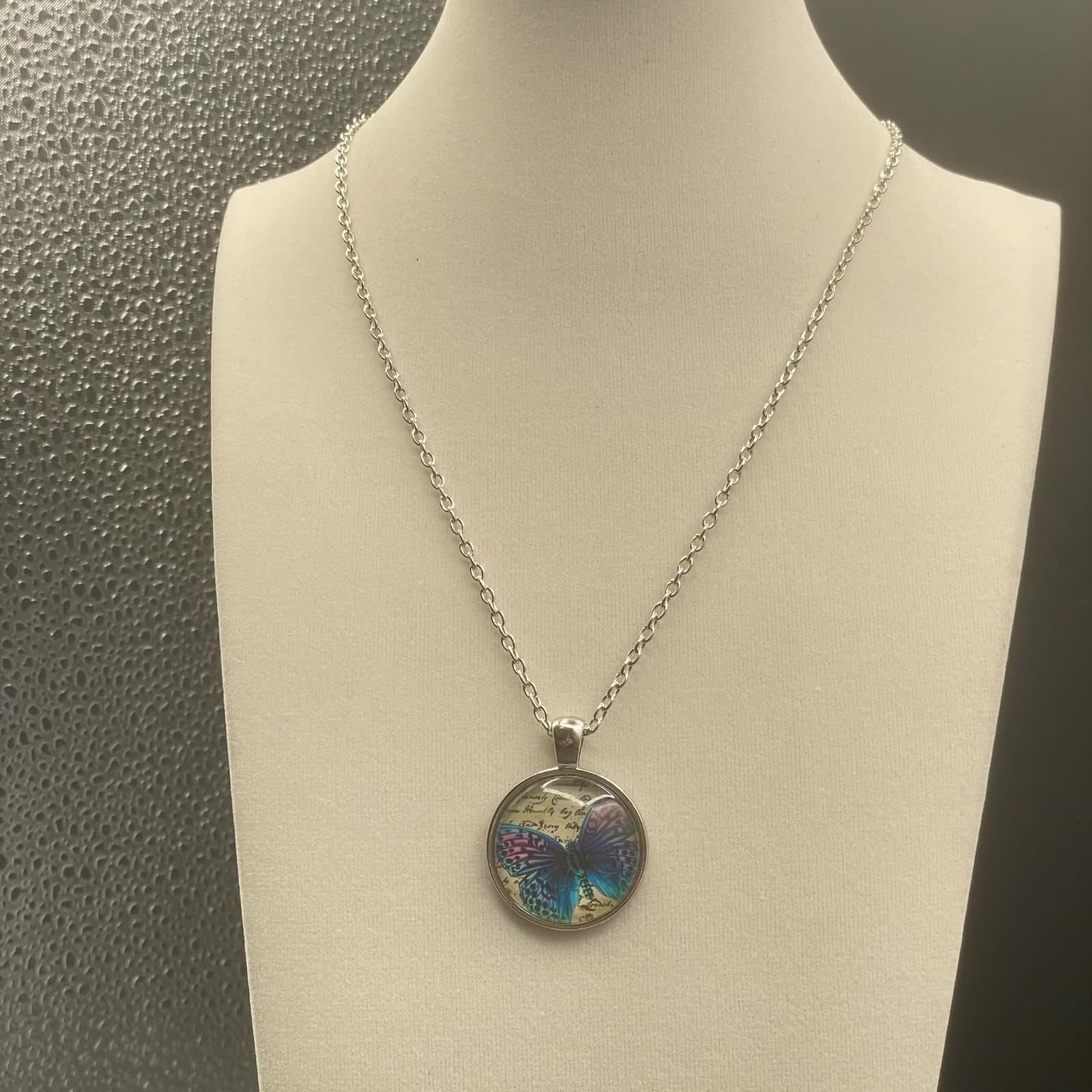 Vintage Cabochon Silver-Tone Blue Morpho Butterfly Lobster Pendant Necklace - Thumbnail 2