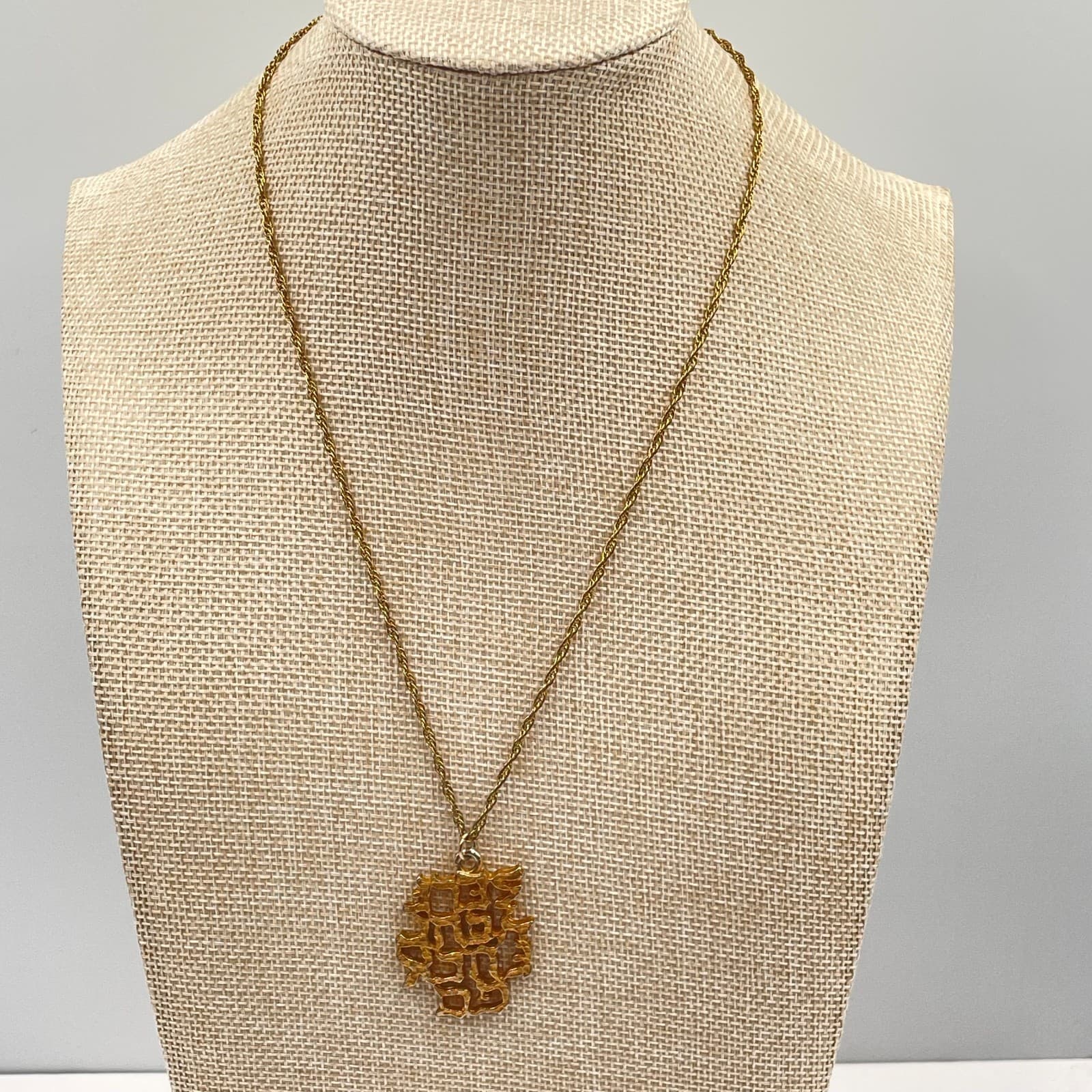 Vintage Gold-Tone Cultural Rope Chain Hebrew Shalom Pendant Push Lock Necklace - Image 1