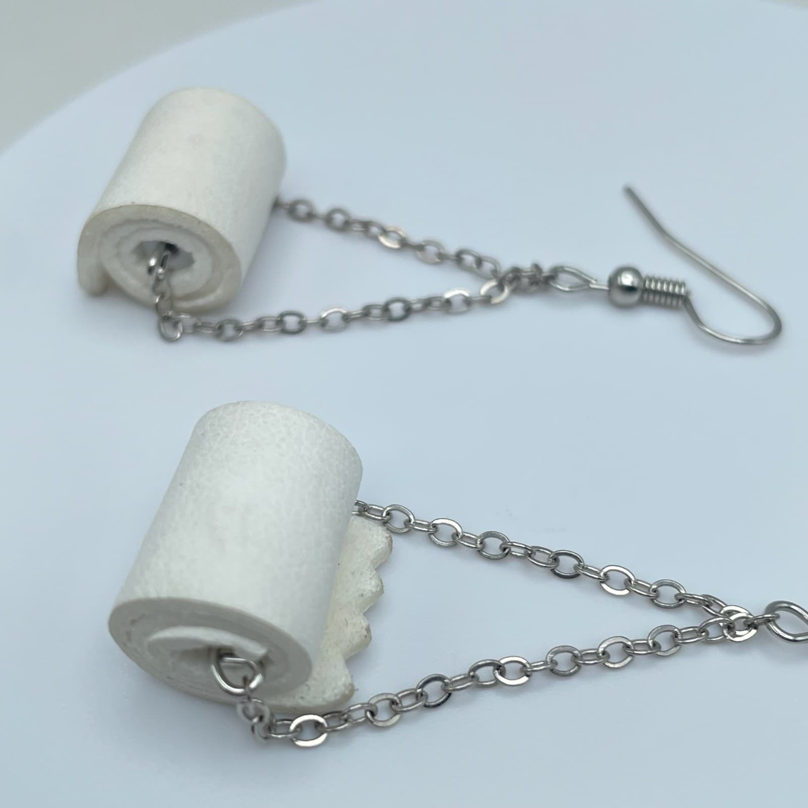 Vintage 90s Toilet Paper Roll Dangle Earrings Silver Tone Funny Kitsch Novelty - Thumbnail 6