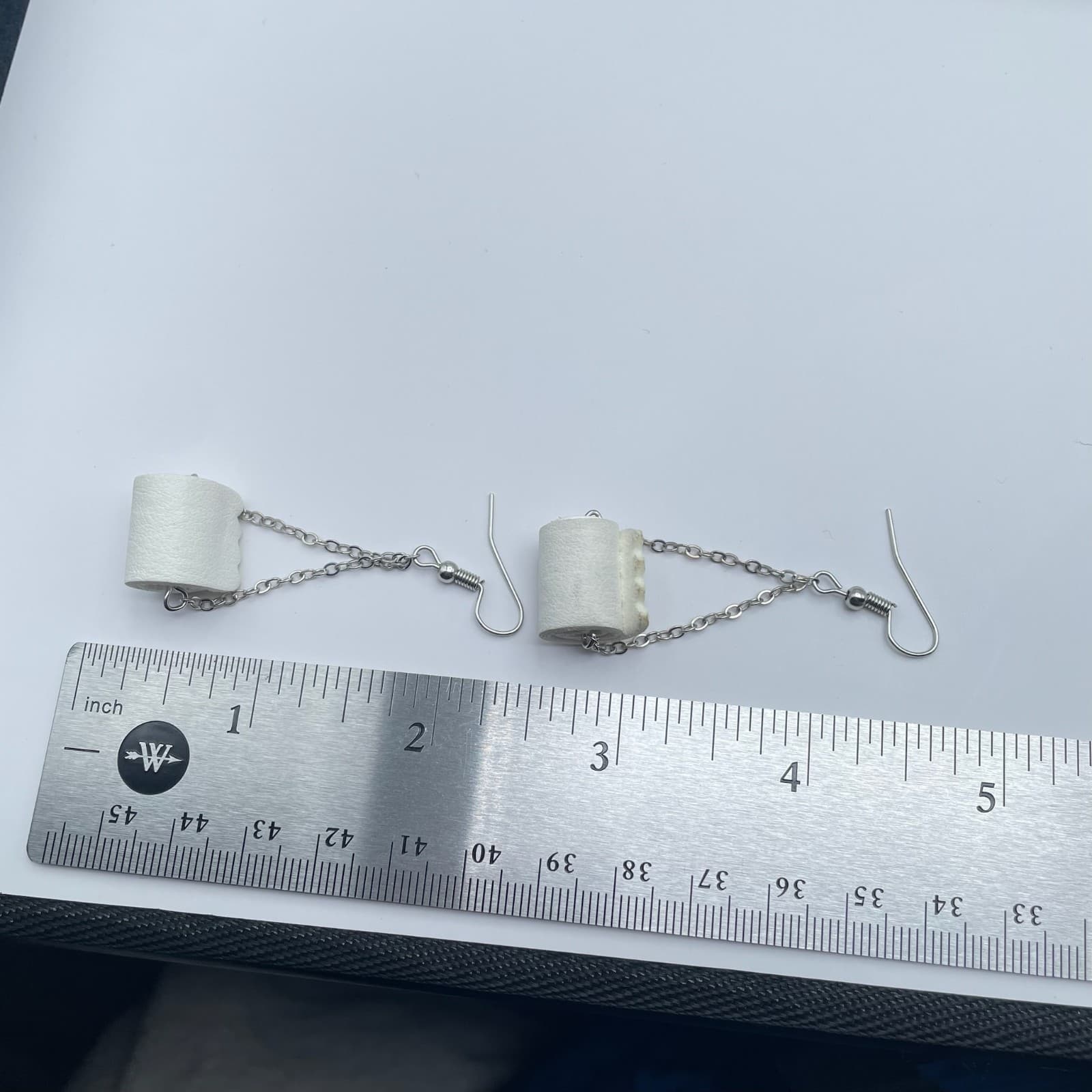 Vintage 90s Toilet Paper Roll Dangle Earrings Silver Tone Funny Kitsch Novelty - Thumbnail 10