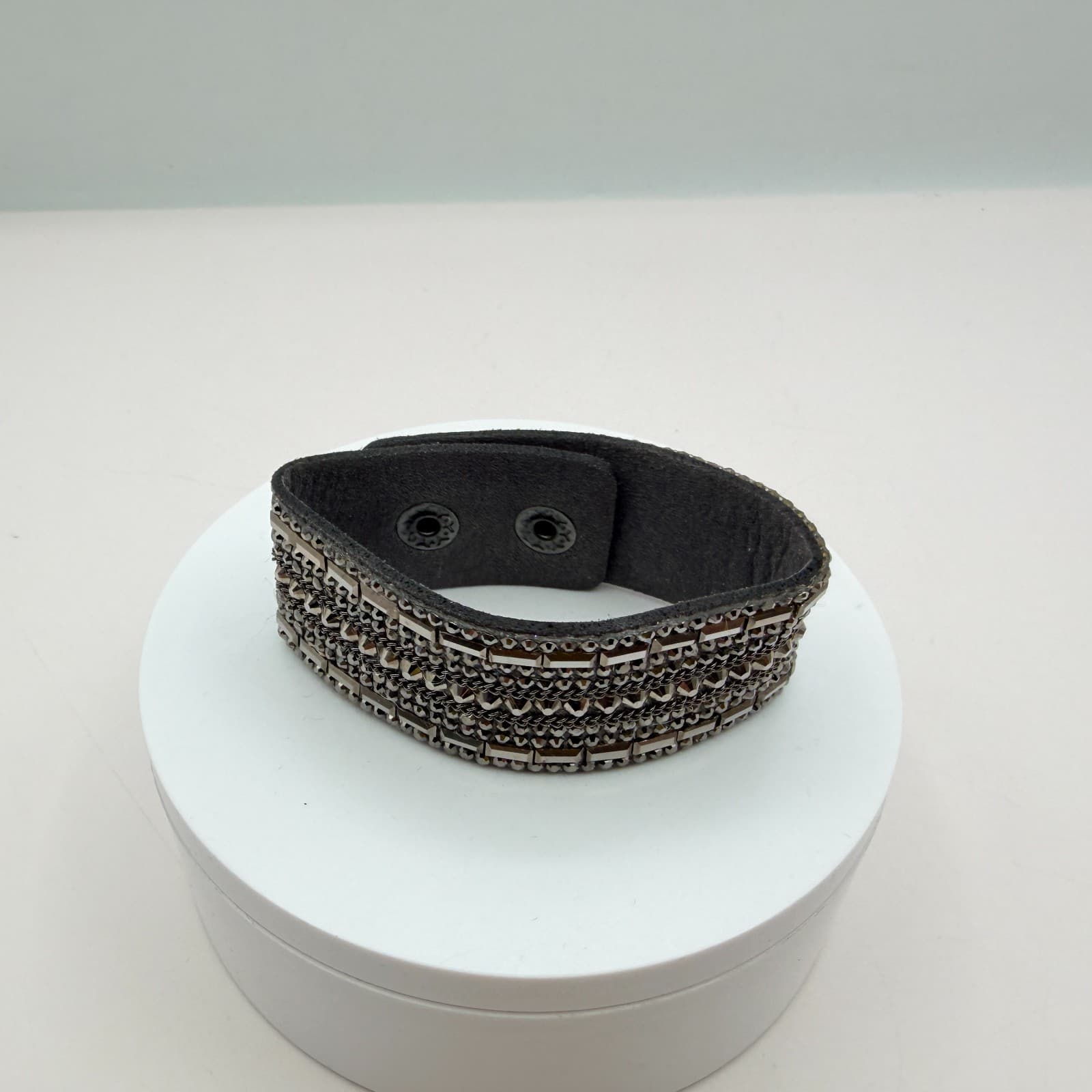 Vintage 90s Gray Suede Cuff Bracelet Hematite Tone Glass Glam Punk Jewelry - Thumbnail 3