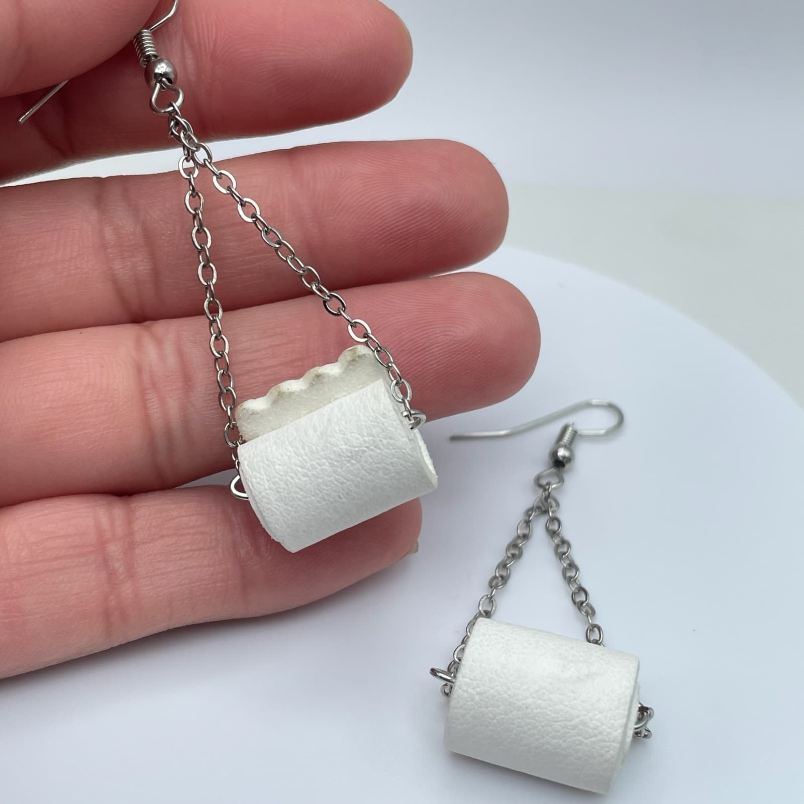 Vintage 90s Toilet Paper Roll Dangle Earrings Silver Tone Funny Kitsch Novelty - Thumbnail 7