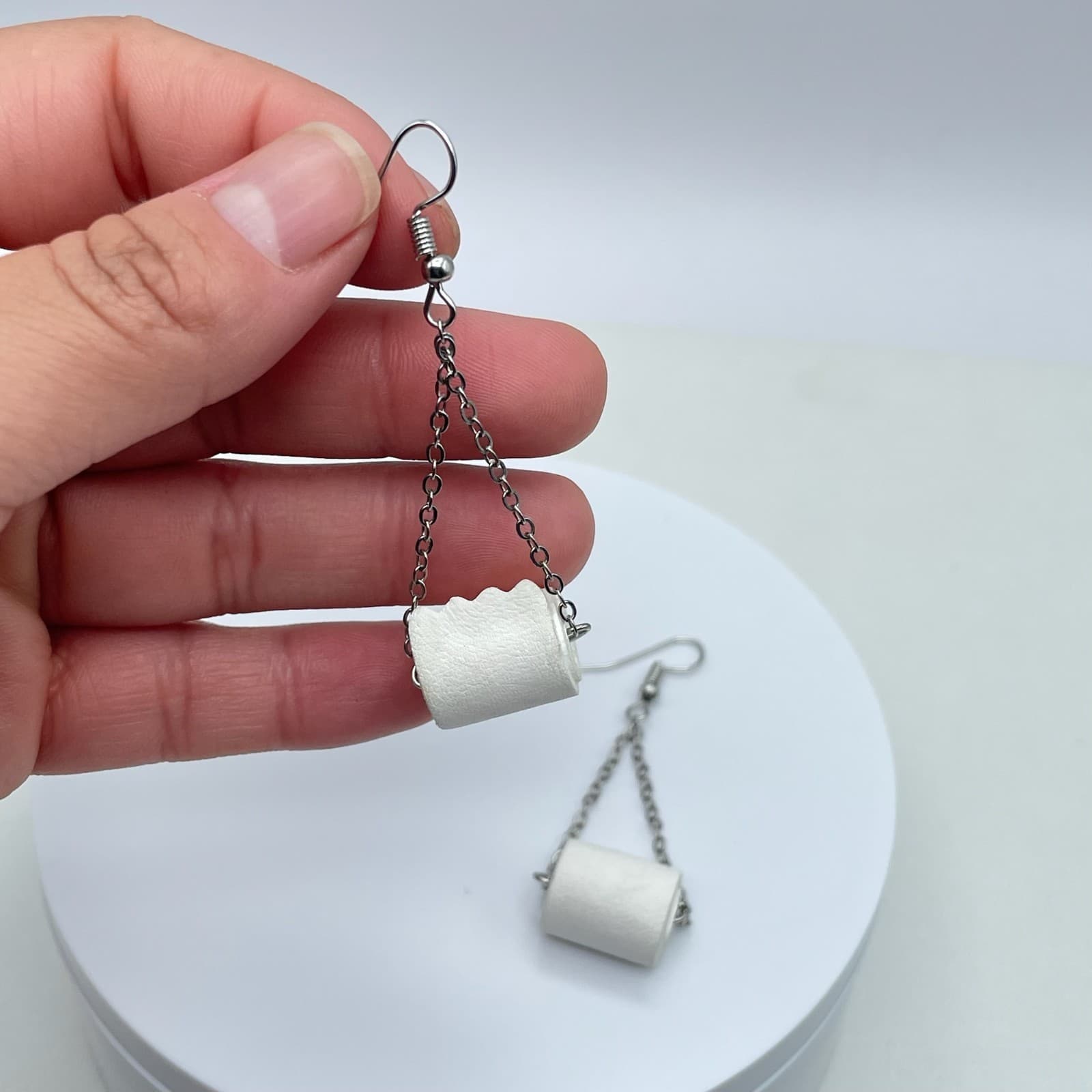 Vintage 90s Toilet Paper Roll Dangle Earrings Silver Tone Funny Kitsch Novelty - Thumbnail 9