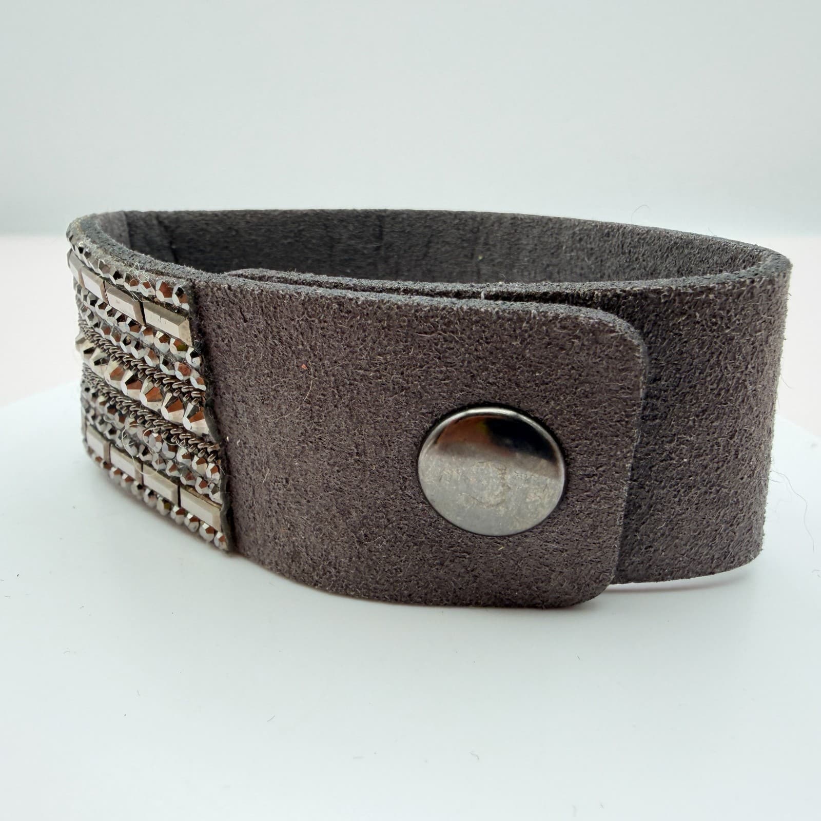 Vintage 90s Gray Suede Cuff Bracelet Hematite Tone Glass Glam Punk Jewelry - Thumbnail 9