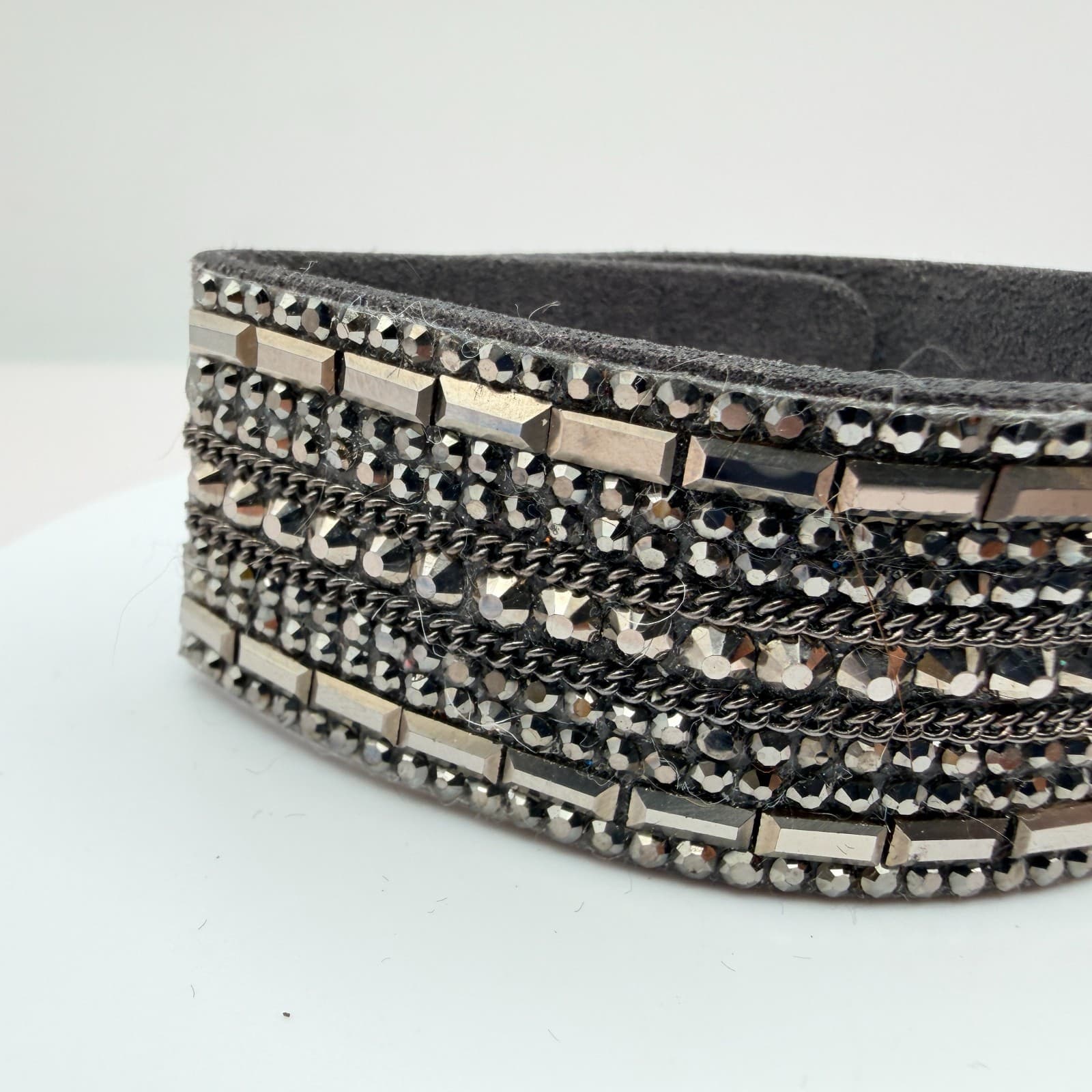 Vintage 90s Gray Suede Cuff Bracelet Hematite Tone Glass Glam Punk Jewelry - Thumbnail 5