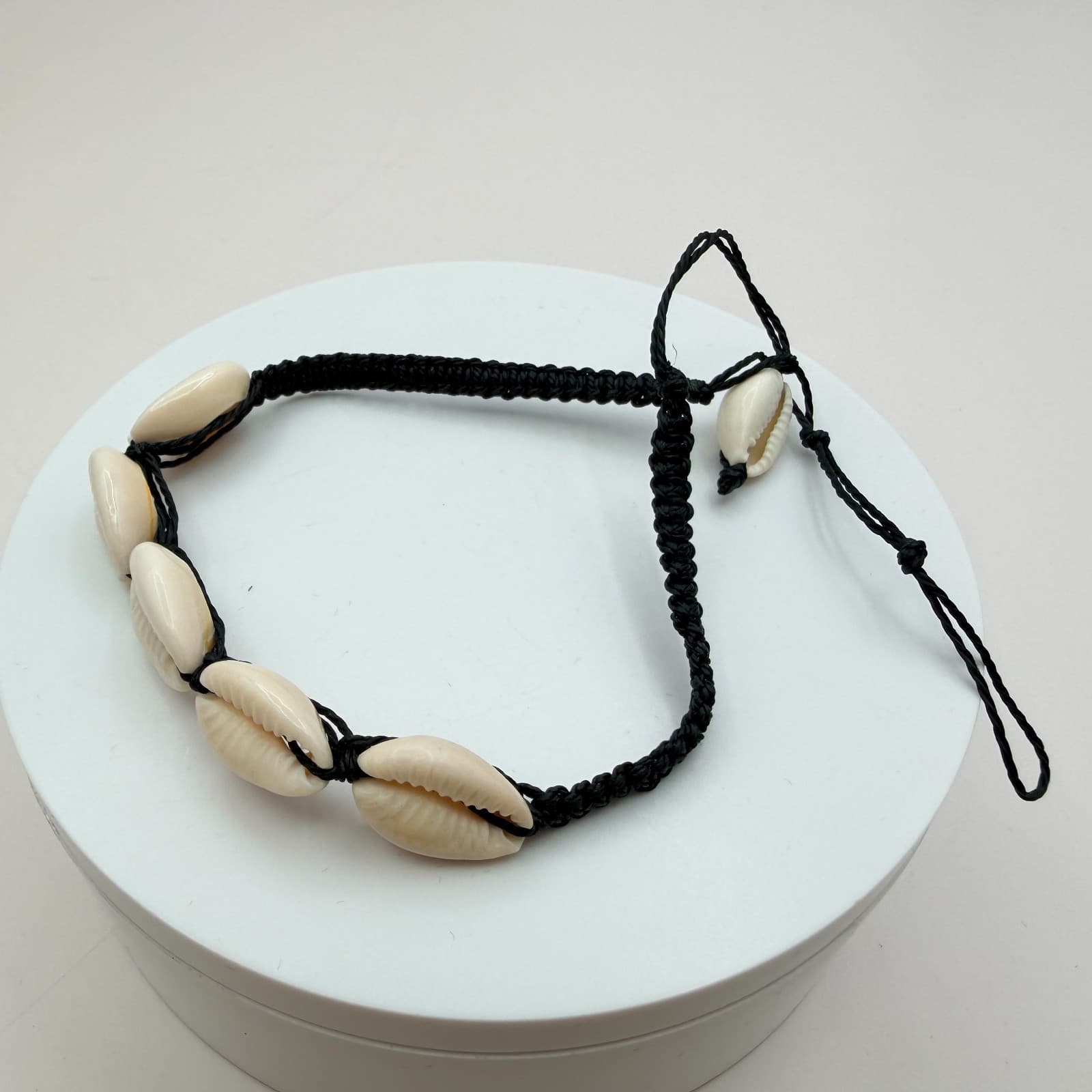 Vintage 90s Cream Cowrie Shell Bracelet Black Macrame Cord Boho Beach Jewelry - Thumbnail 6