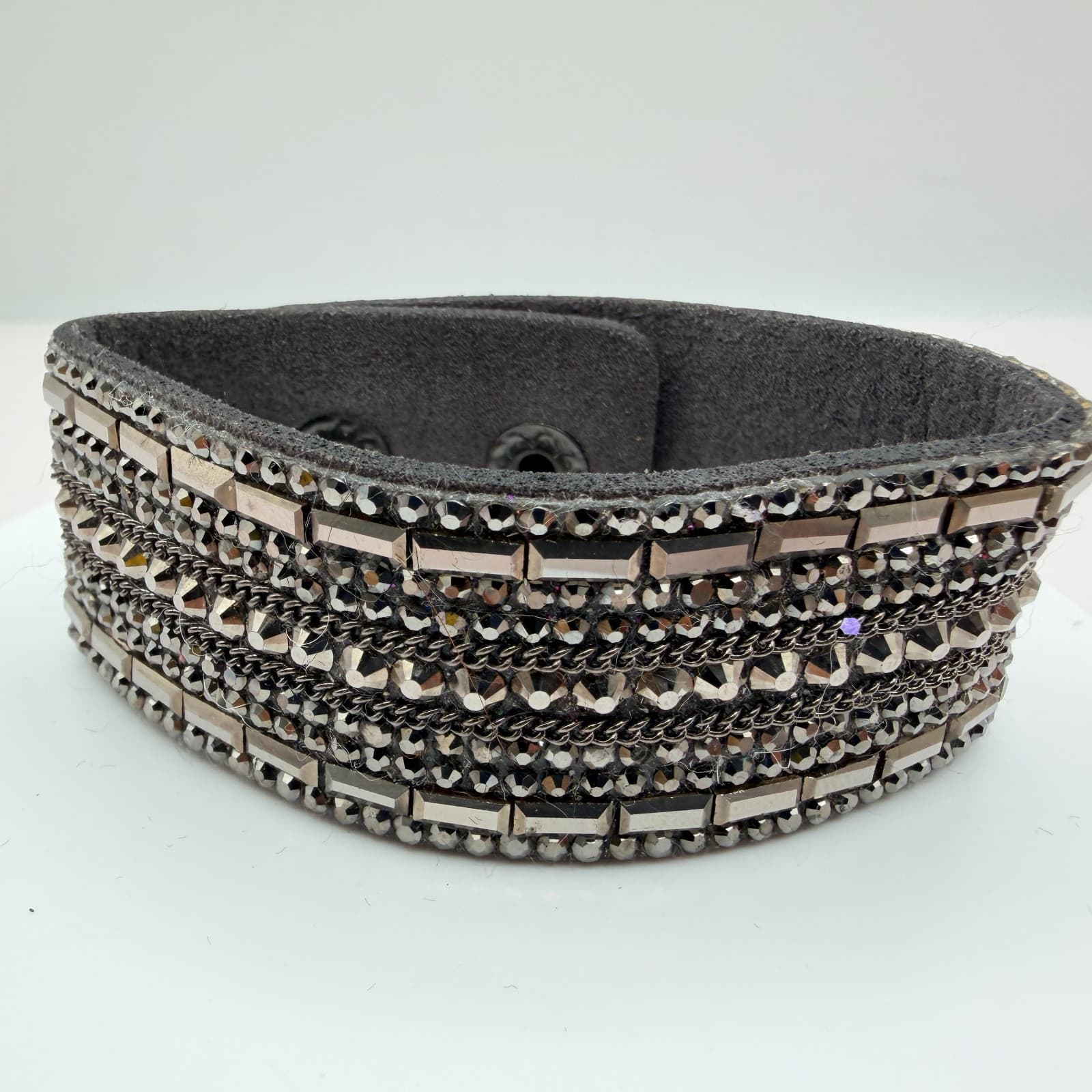 Vintage 90s Gray Suede Cuff Bracelet Hematite Tone Glass Glam Punk Jewelry - Thumbnail 4