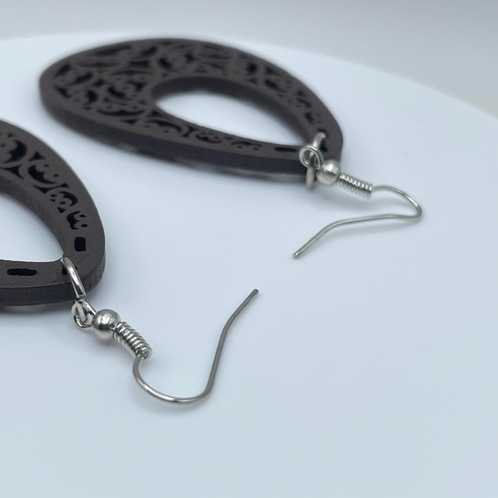 Vintage 90s Brown Wood Filigree Teardrop Dangle Earrings Boho Hippie Fashion - Thumbnail 6