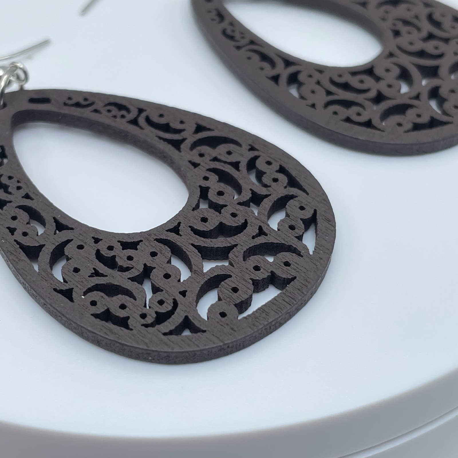 Vintage 90s Brown Wood Filigree Teardrop Dangle Earrings Boho Hippie Fashion - Thumbnail 8