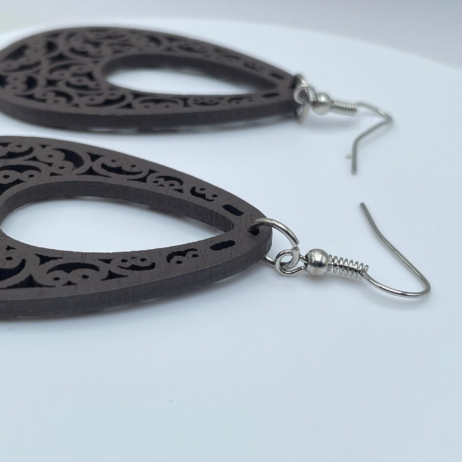 Vintage 90s Brown Wood Filigree Teardrop Dangle Earrings Boho Hippie Fashion - Thumbnail 5