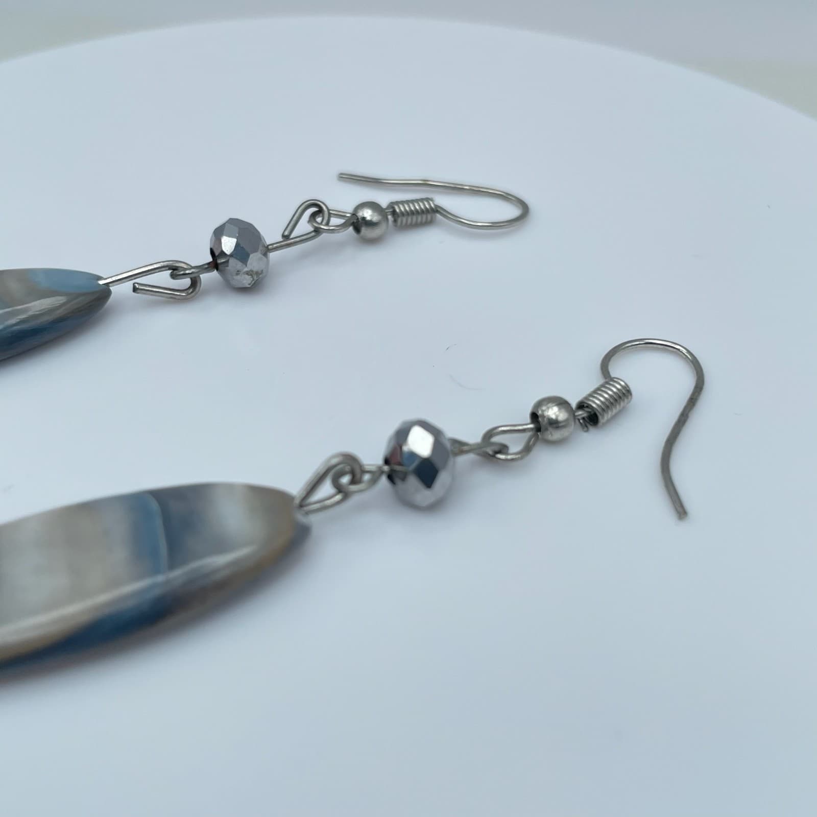 Vintage 80s Blue & Grey Pearl Shell Oval Drop Dangle Earrings Womens Jewelry - Thumbnail 3
