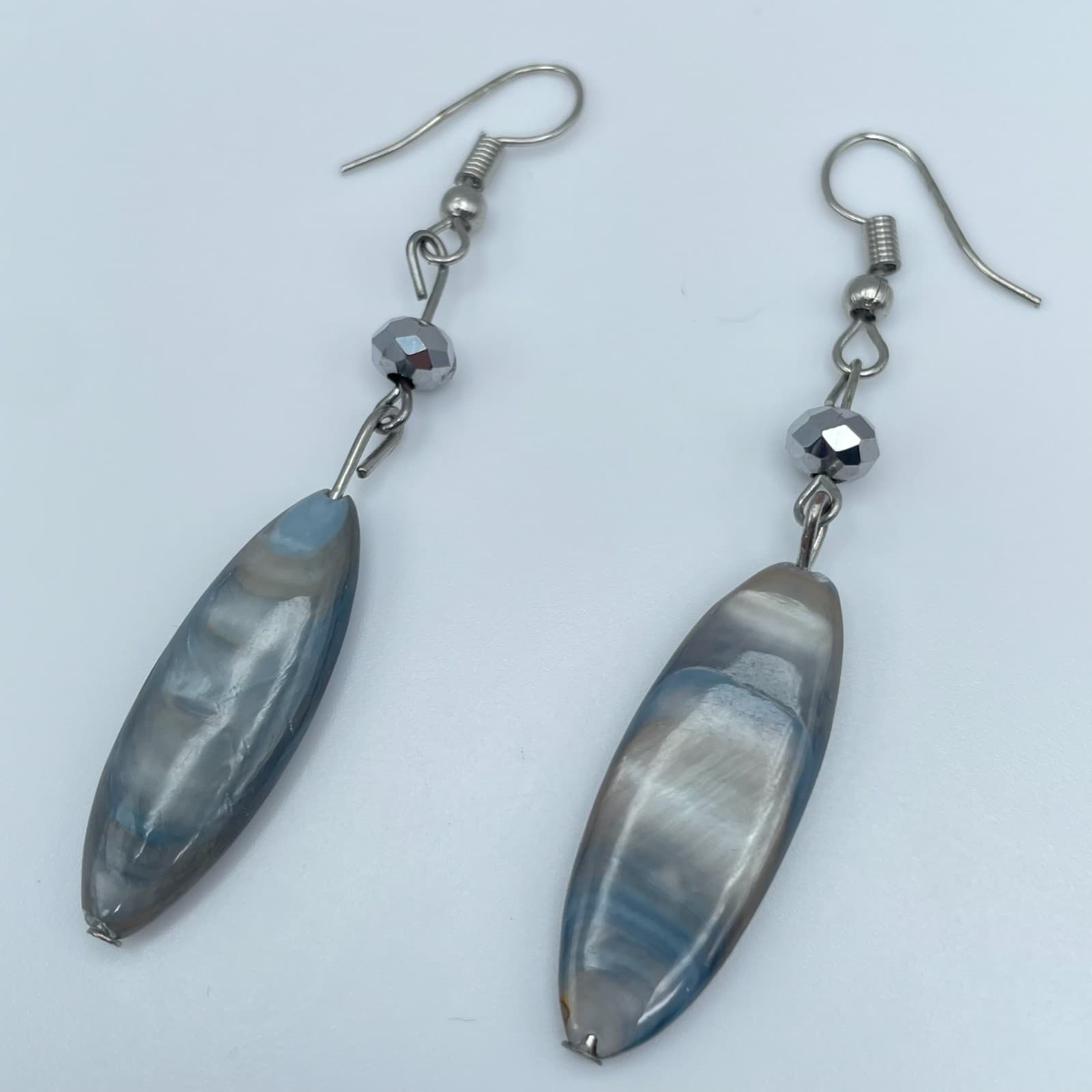 Vintage 80s Blue & Grey Pearl Shell Oval Drop Dangle Earrings Womens Jewelry - Image 1