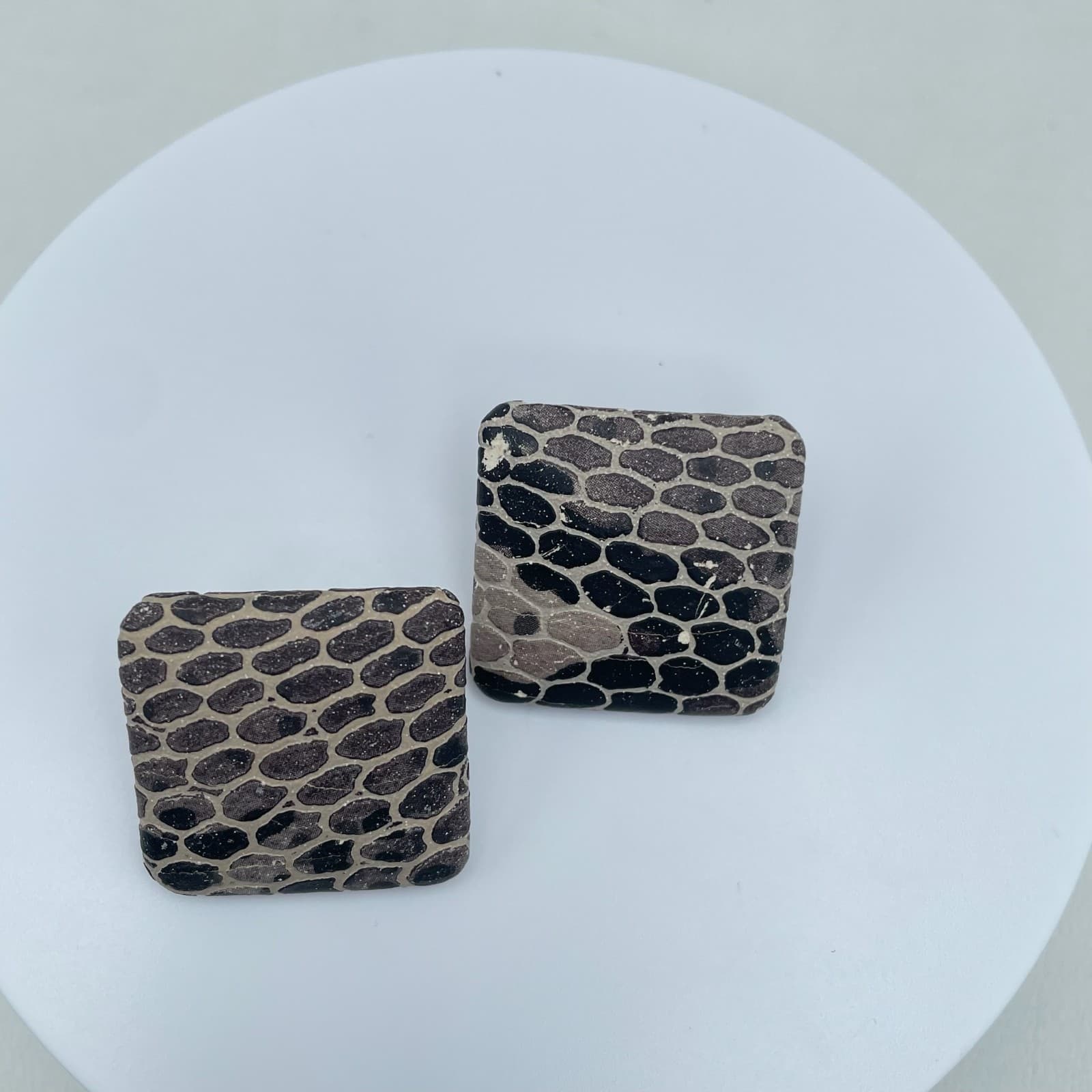 Vintage 80s Silver Tone Stud Earrings Square Snake Pattern Women's Jewelry - Thumbnail 2