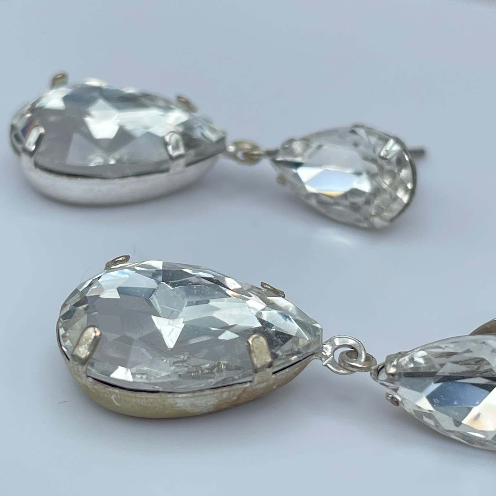 Vintage 90s Silver-Tone Clear Teardrop Dangle Earrings Post Back Jewelry - Thumbnail 3
