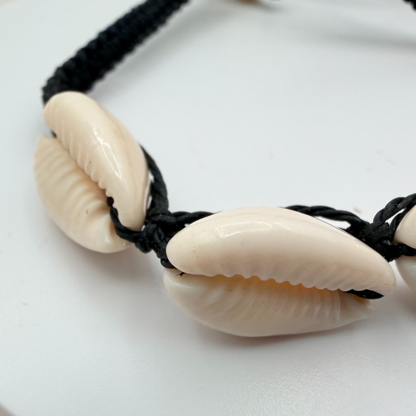 Vintage 90s Cream Cowrie Shell Bracelet Black Macrame Cord Boho Beach Jewelry - Thumbnail 3