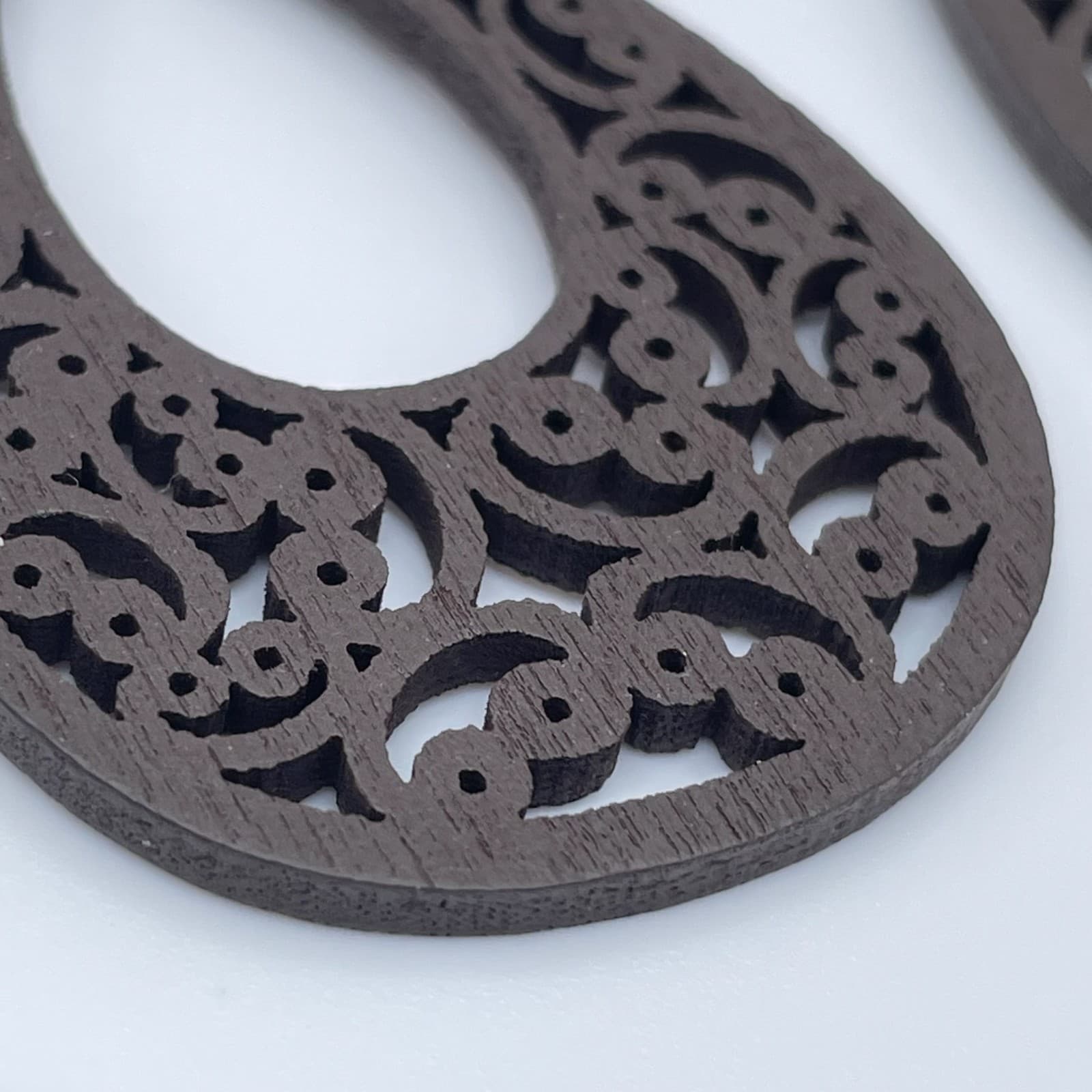 Vintage 90s Brown Wood Filigree Teardrop Dangle Earrings Boho Hippie Fashion - Thumbnail 9