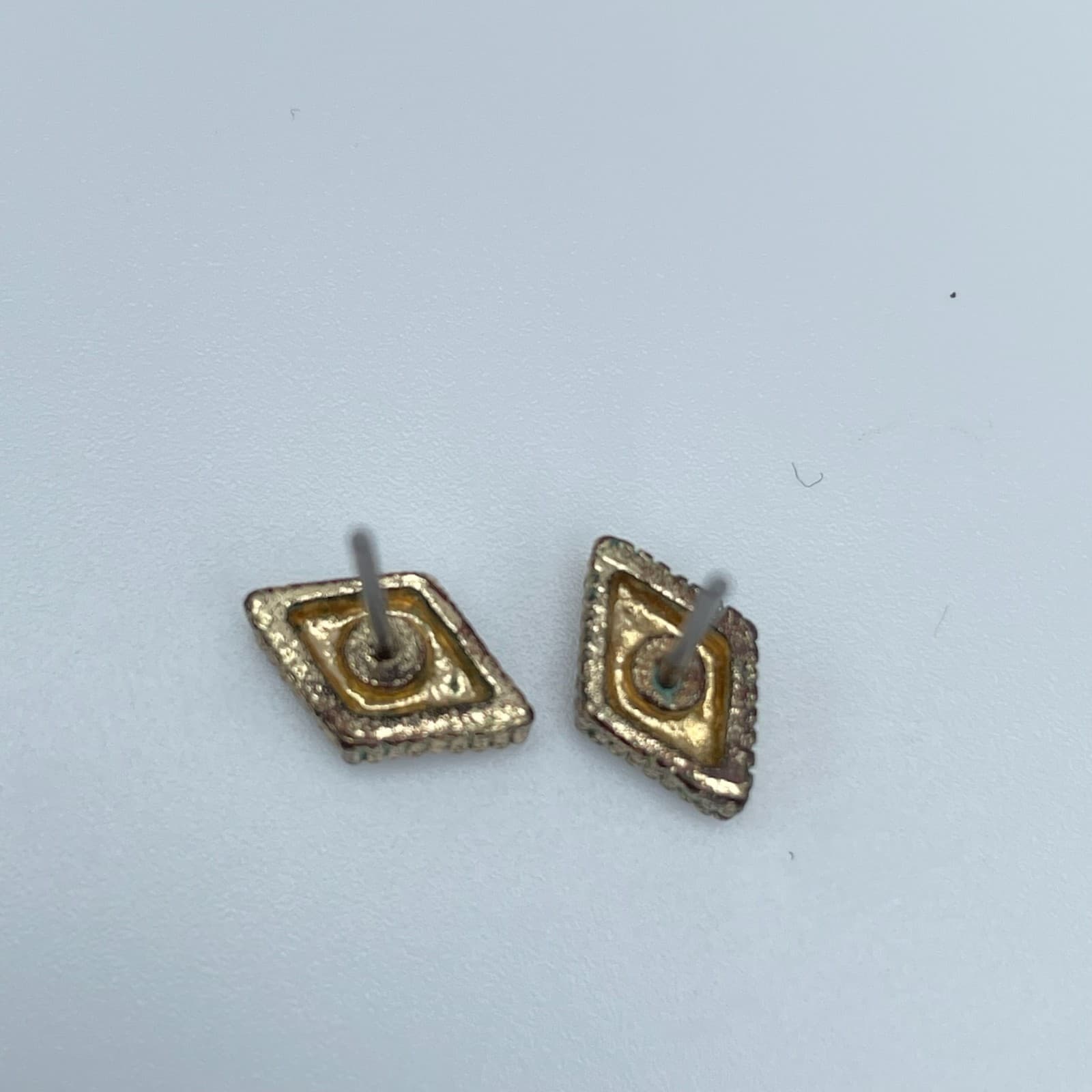 Vintage 90s Gold Tone White Glass Pave Diamond Shape Stud Earrings Fashion - Thumbnail 5