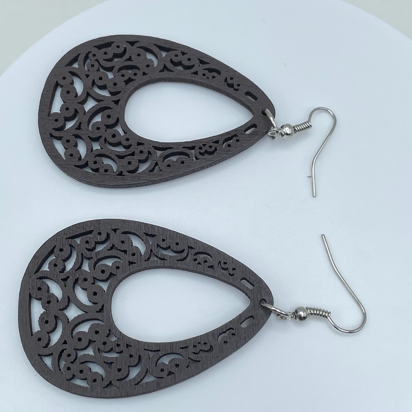 Vintage 90s Brown Wood Filigree Teardrop Dangle Earrings Boho Hippie Fashion - Thumbnail 7