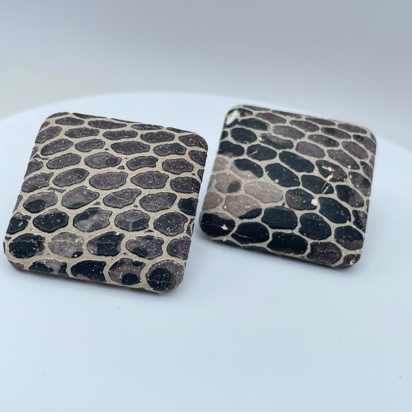 Vintage 80s Silver Tone Stud Earrings Square Snake Pattern Women's Jewelry - Thumbnail 3