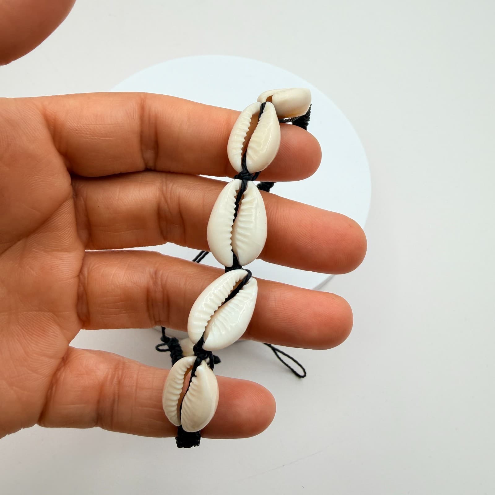 Vintage 90s Cream Cowrie Shell Bracelet Black Macrame Cord Boho Beach Jewelry - Thumbnail 7