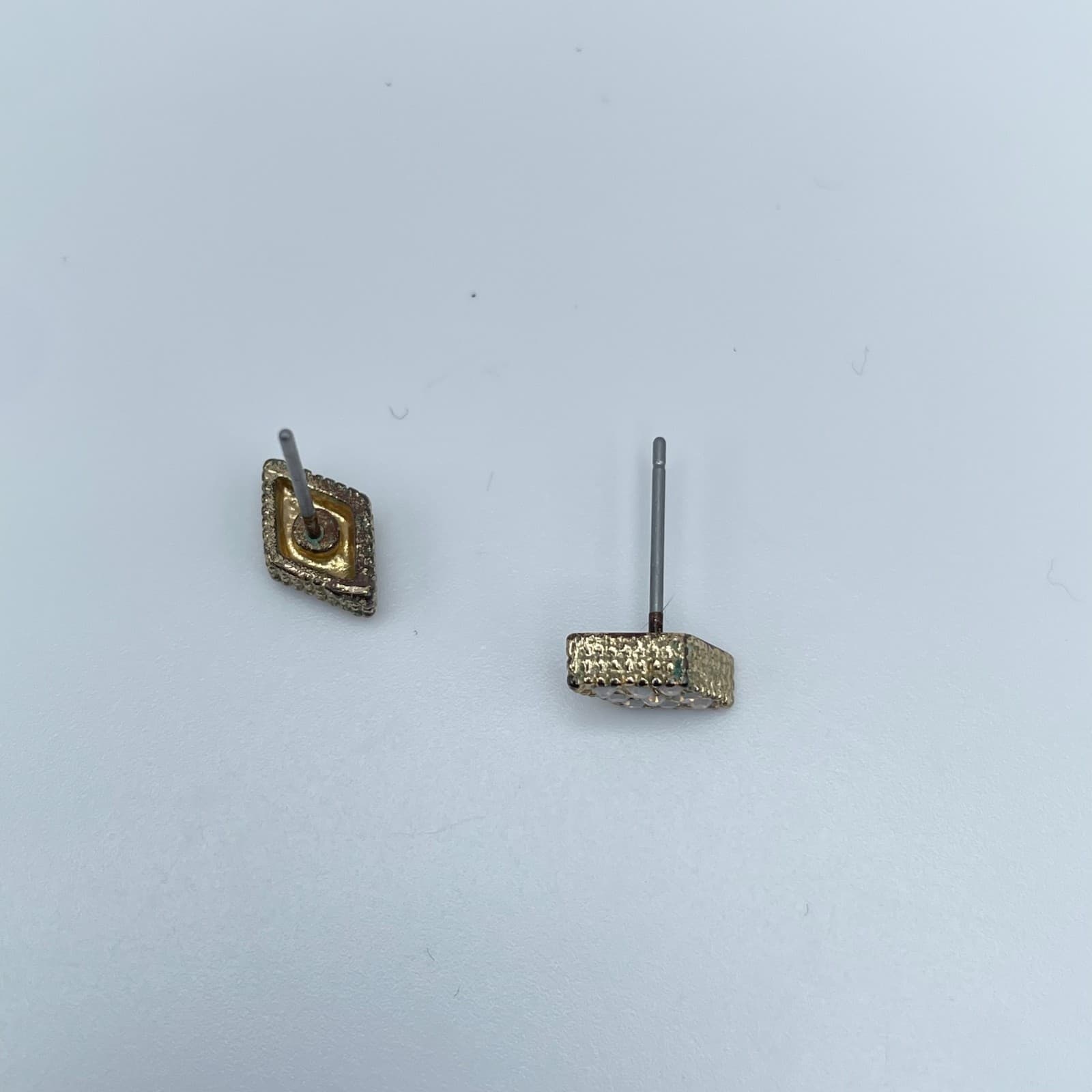 Vintage 90s Gold Tone White Glass Pave Diamond Shape Stud Earrings Fashion - Thumbnail 2