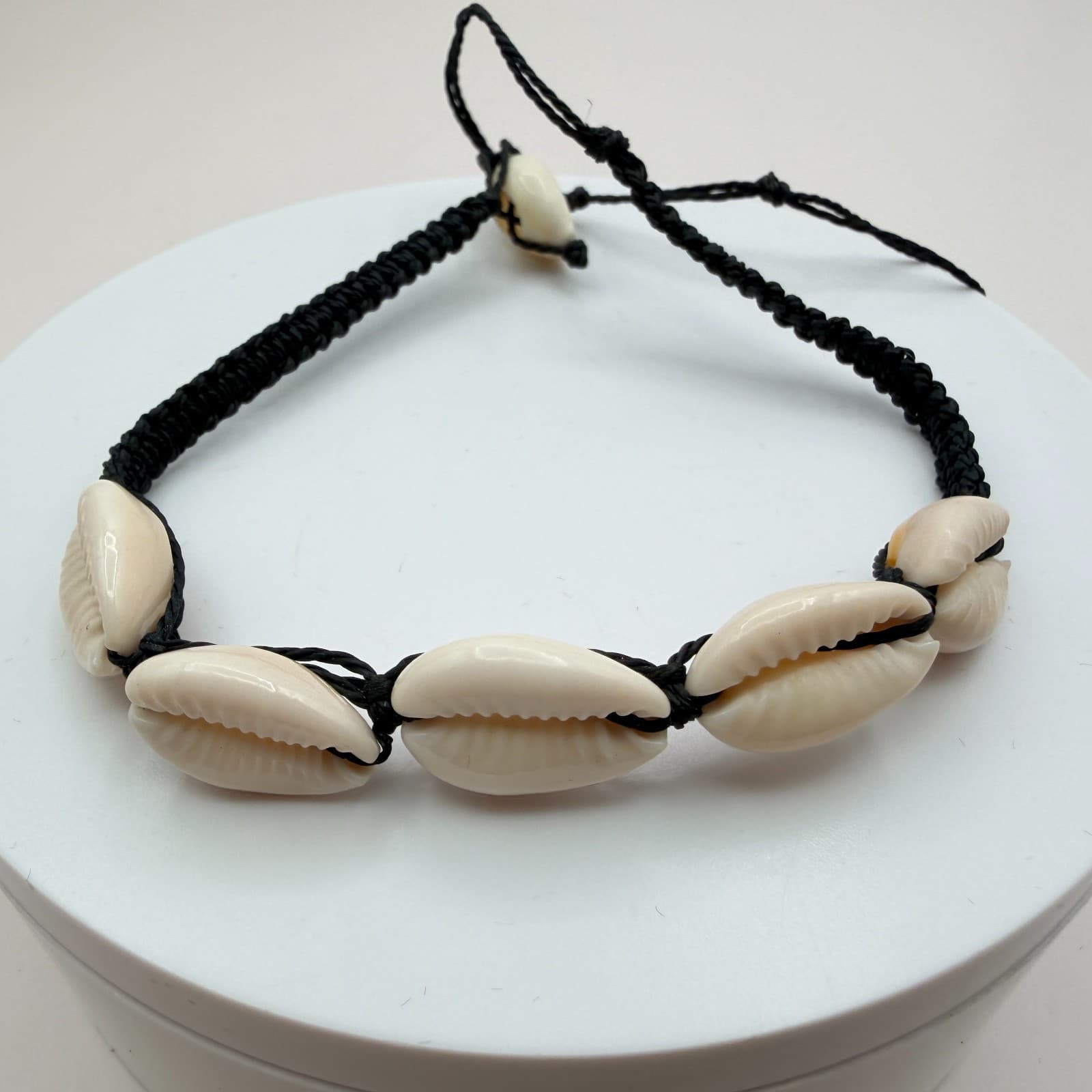 Vintage 90s Cream Cowrie Shell Bracelet Black Macrame Cord Boho Beach Jewelry - Thumbnail 2
