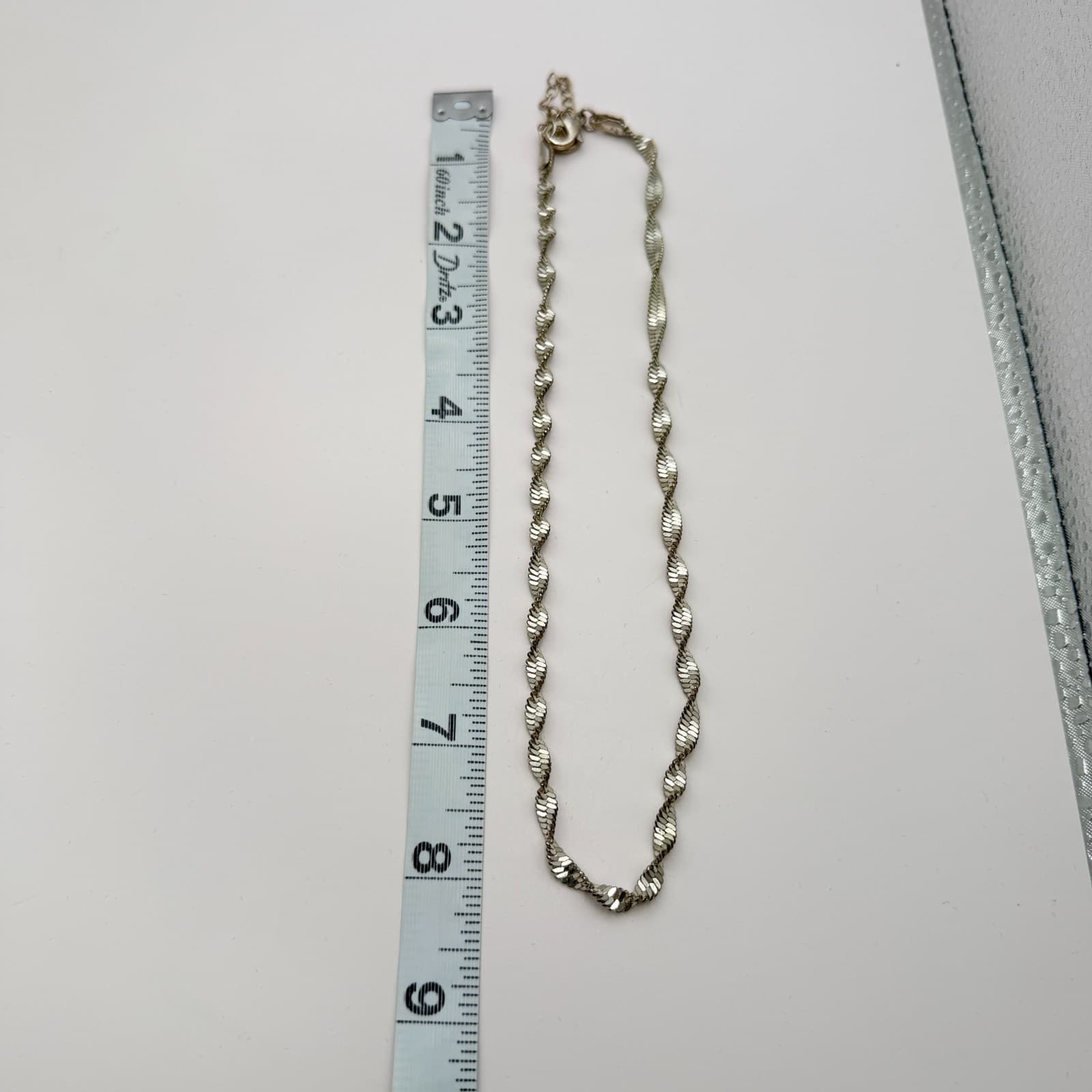 Vintage 90s Silver Tone Twisted Herringbone Chain Women's Fashion Jewelry - Thumbnail 8