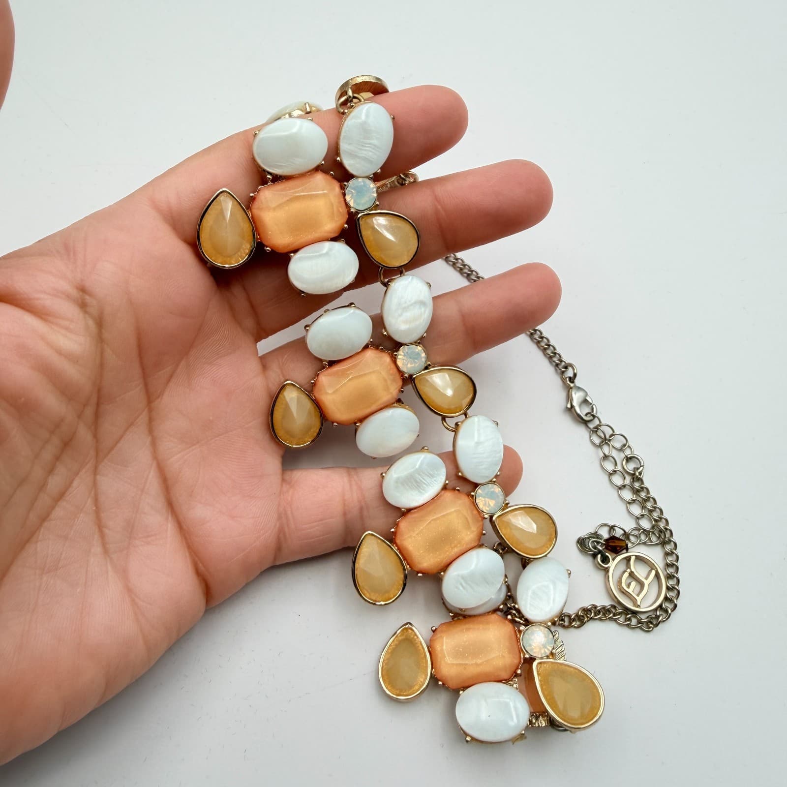 Vintage 90s Bib Necklace Peach White Glass Statement Women's Classic Jewelry - Thumbnail 5