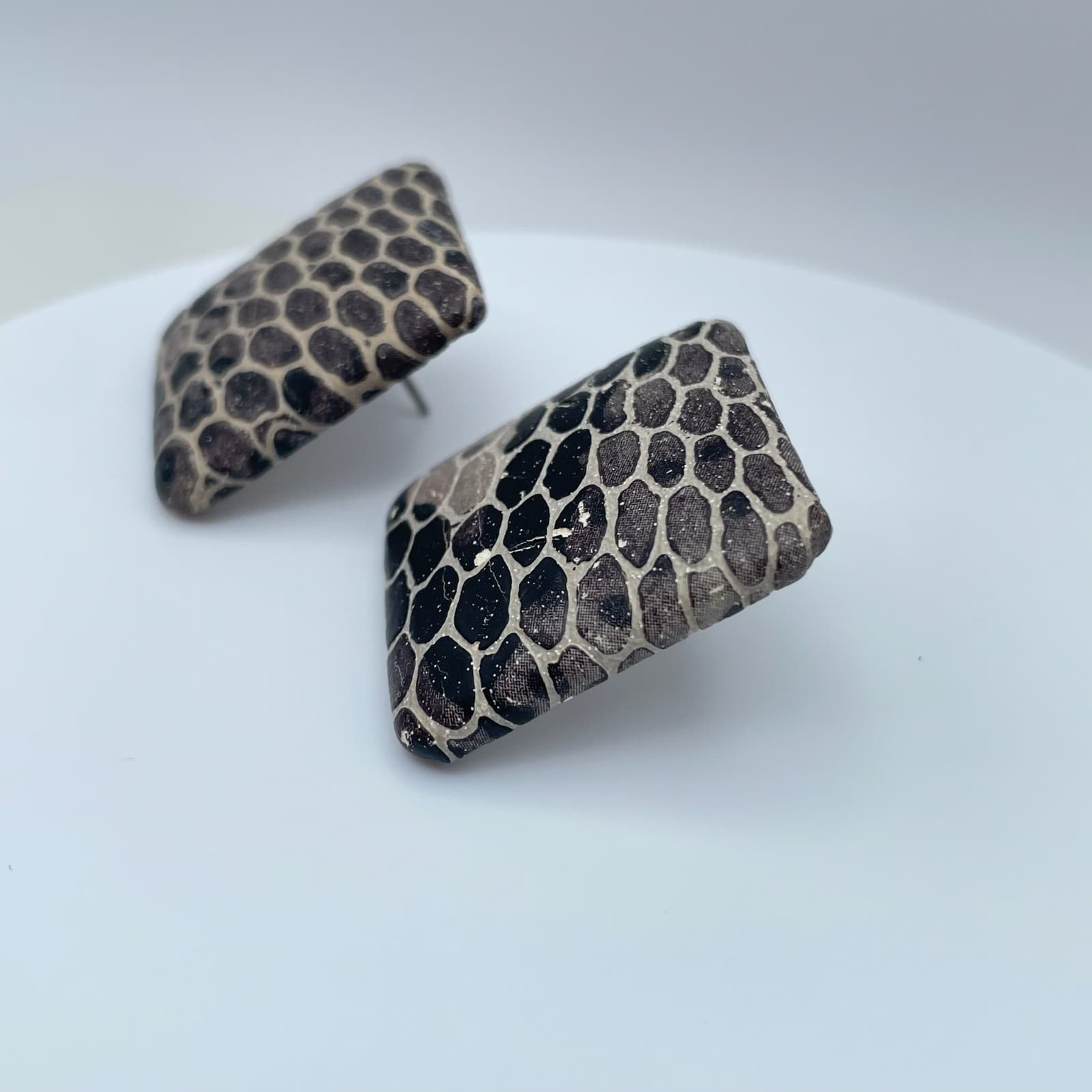 Vintage 80s Silver Tone Stud Earrings Square Snake Pattern Women's Jewelry - Thumbnail 7