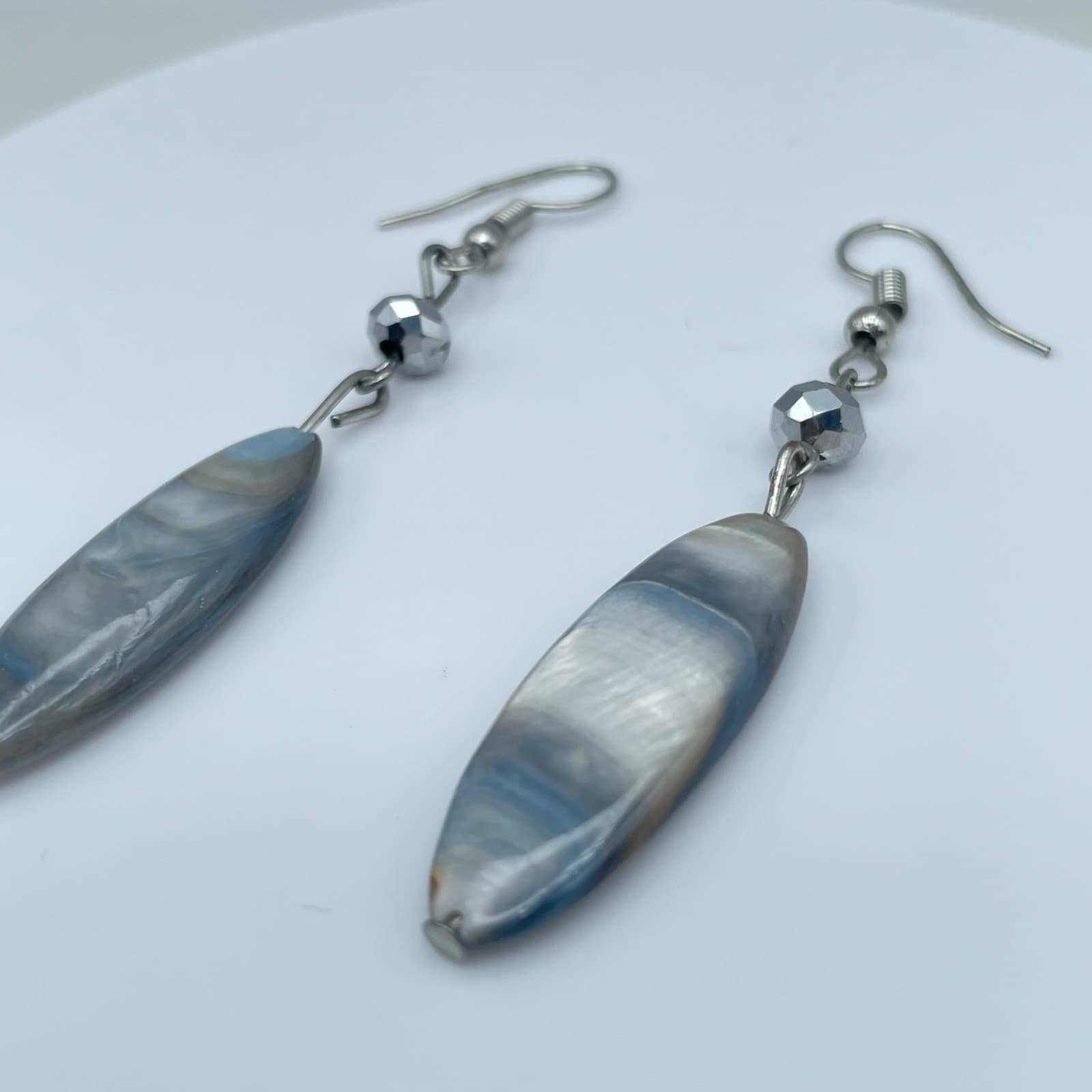 Vintage 80s Blue & Grey Pearl Shell Oval Drop Dangle Earrings Womens Jewelry - Thumbnail 2